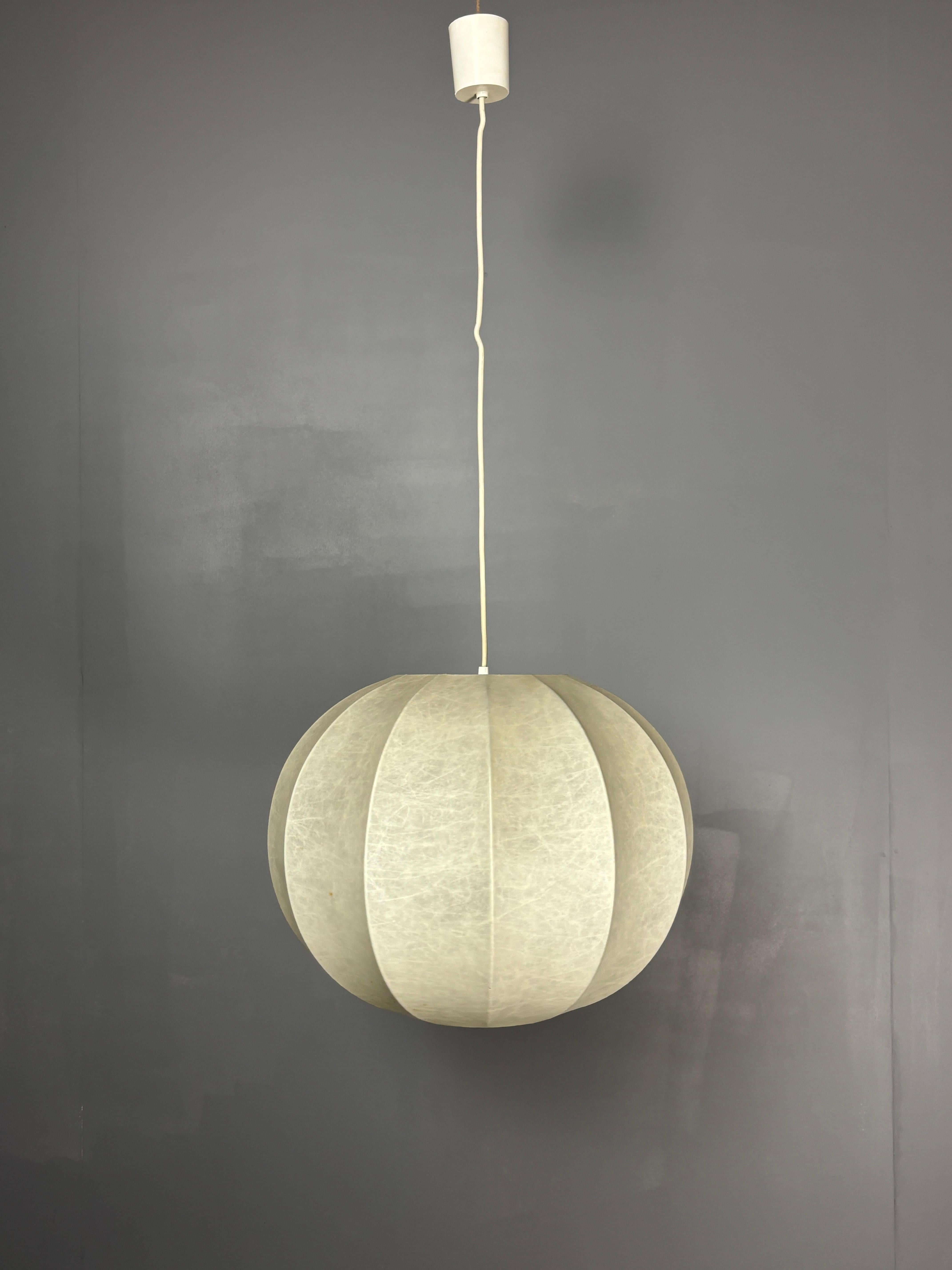 Plafonnier suspendu cocon de l'ère spatiale, années 1960 en vente 8