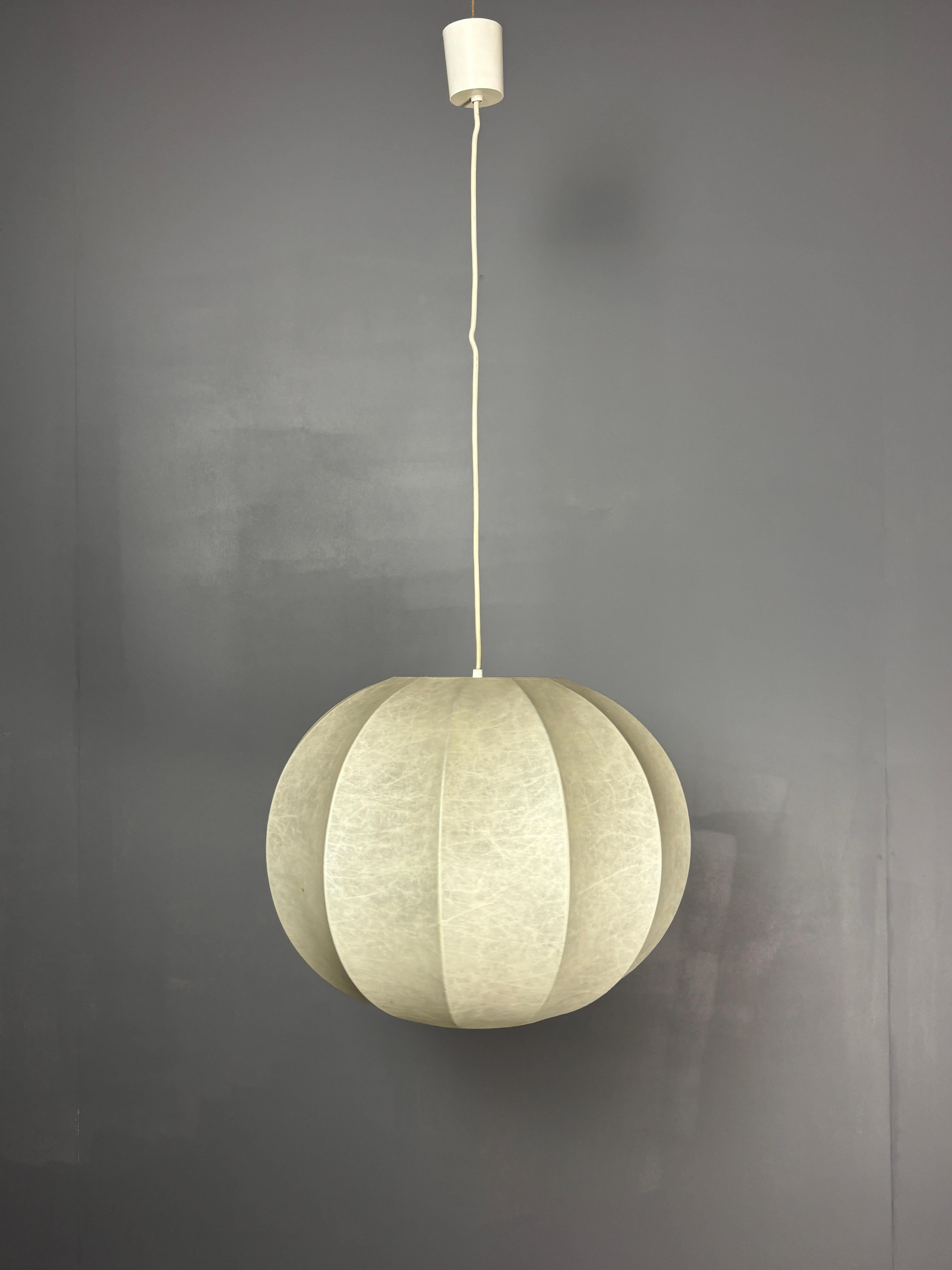 Plafonnier suspendu cocon de l'ère spatiale, années 1960 en vente 9