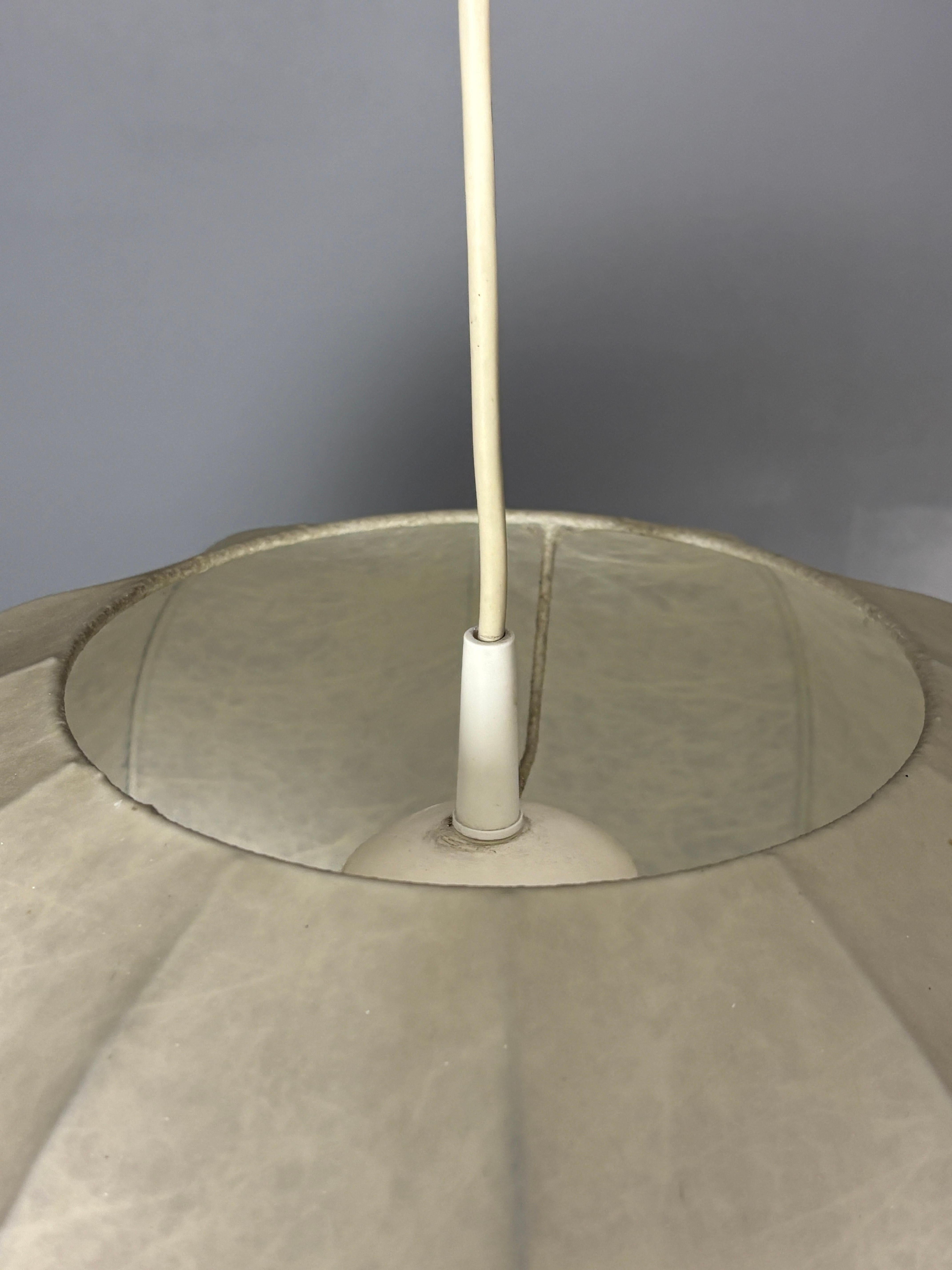 Plafonnier suspendu cocon de l'ère spatiale, années 1960 en vente 12