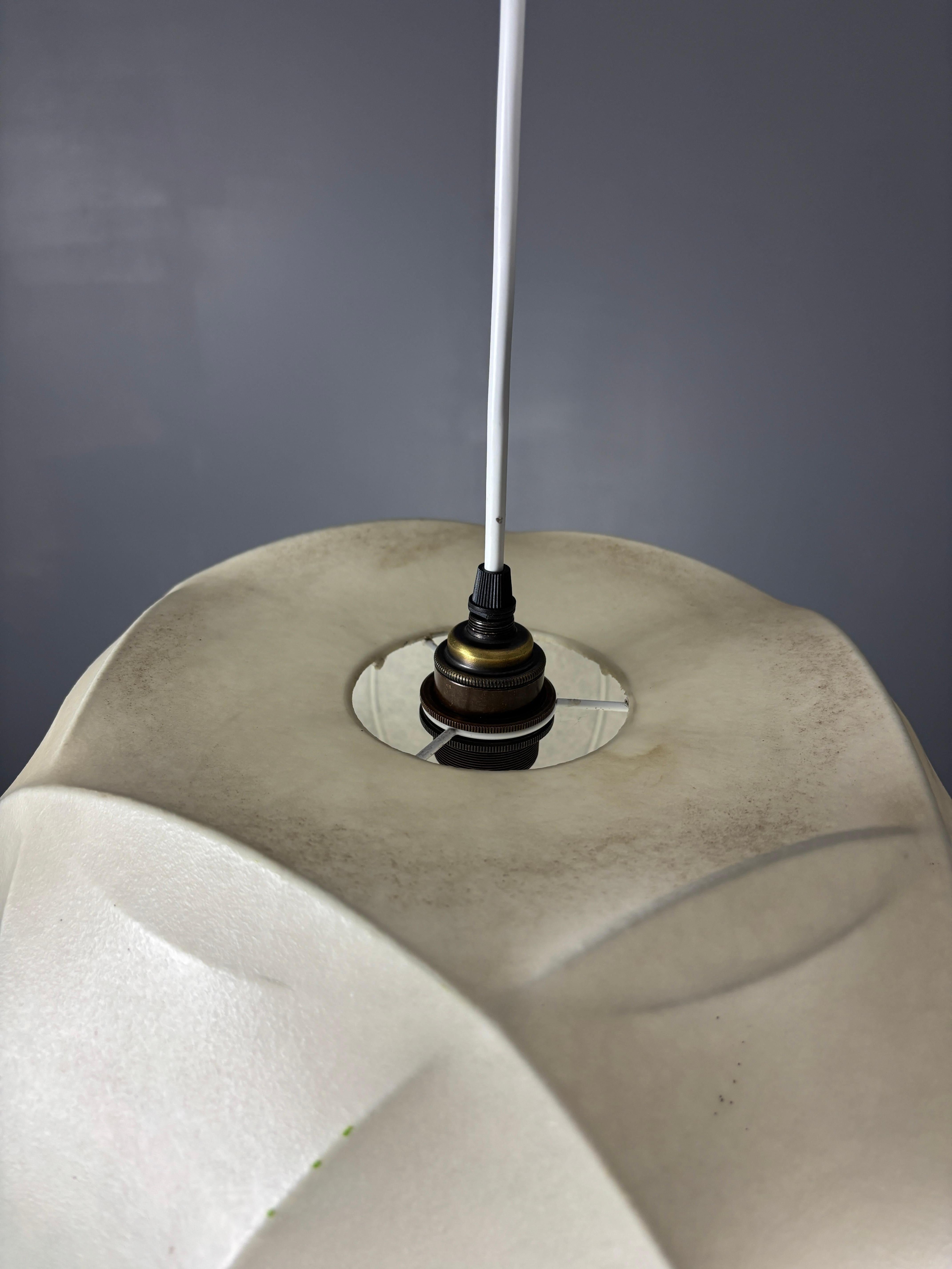 Midcentury space age cocoon hanging pendant ceiling lamp, 1960s For Sale 1
