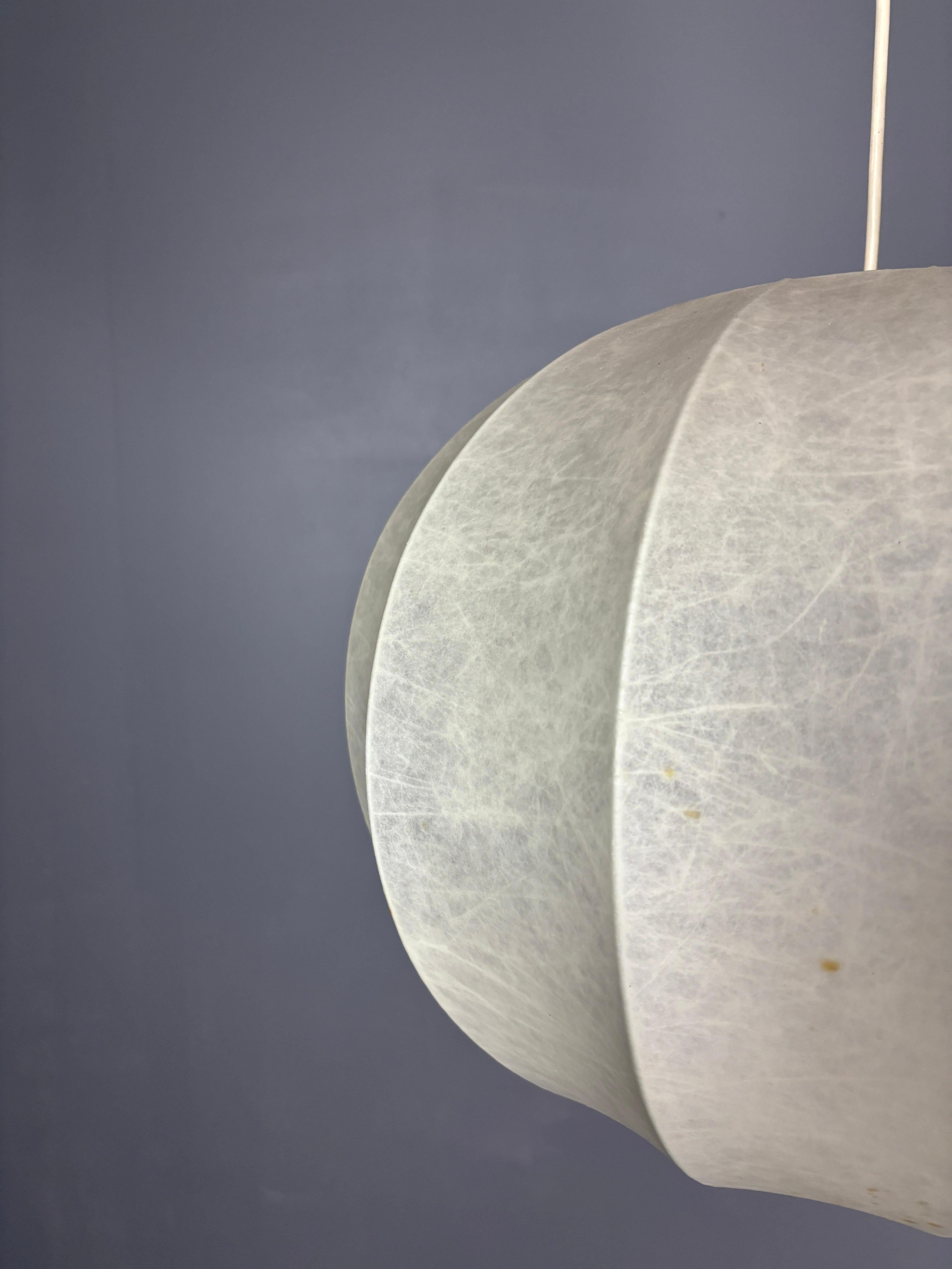 Plafonnier suspendu cocon de l'ère spatiale, années 1960 en vente 1