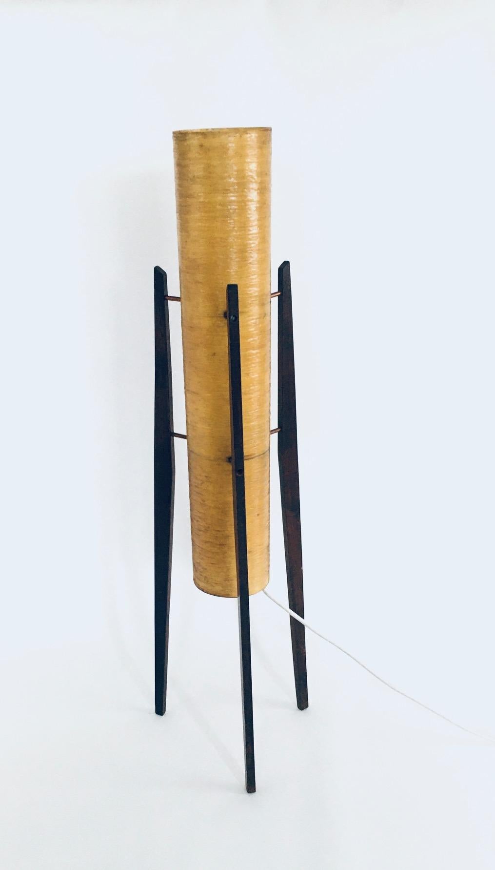 Mid-Century Modern Lampadaire Rocket, design de l'ère spatiale, milieu du siècle, par Novoplast, Tchécoslovaquie 1950s en vente