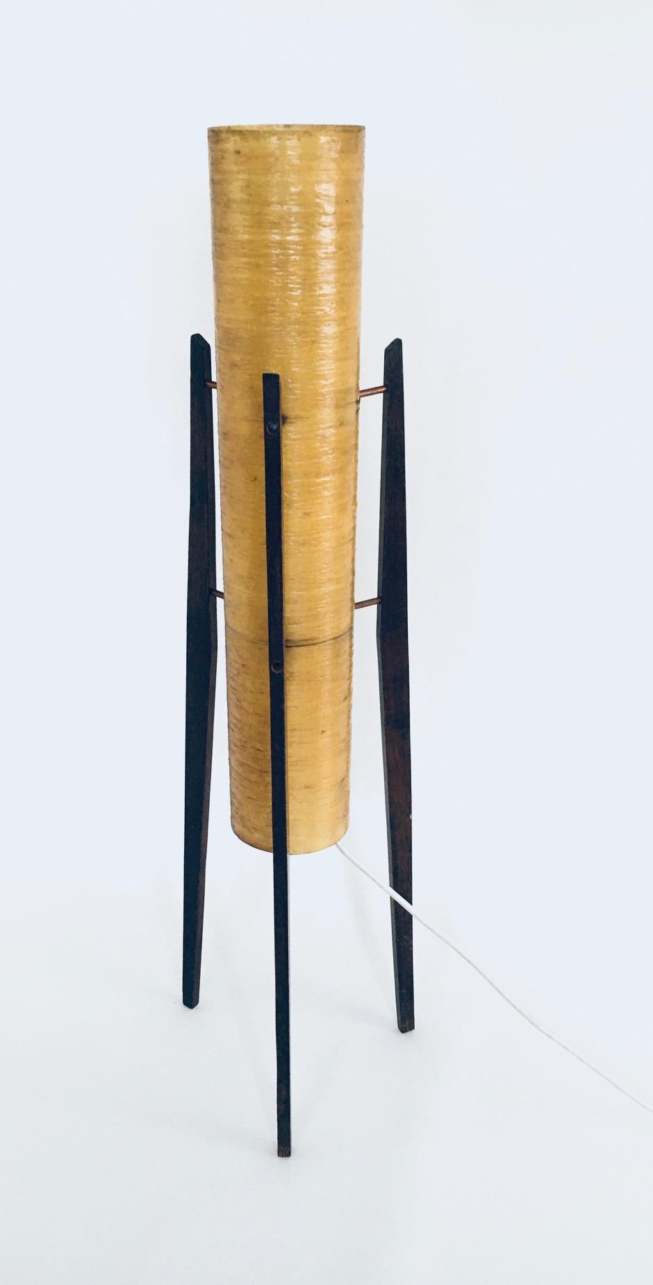 Lampadaire Rocket, design de l'ère spatiale, milieu du siècle, par Novoplast, Tchécoslovaquie 1950s État moyen - En vente à Oud-Turnhout, VAN