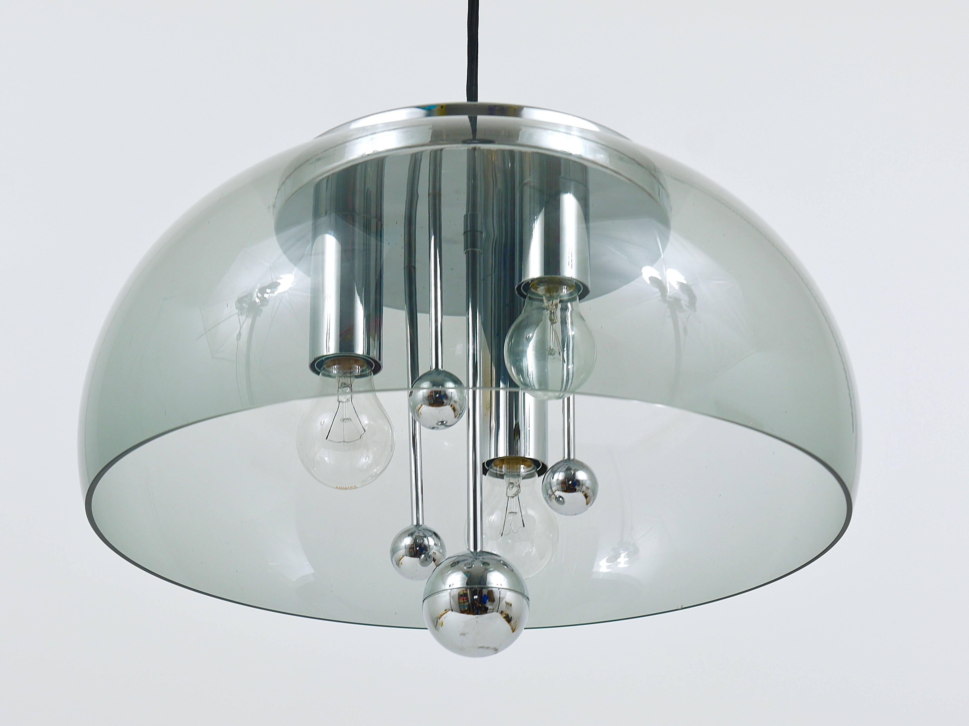 Lampe suspendue à globe de l'ère spatiale du milieu du siècle dernier avec sphères chromées, Allemagne, 1970 en vente 4