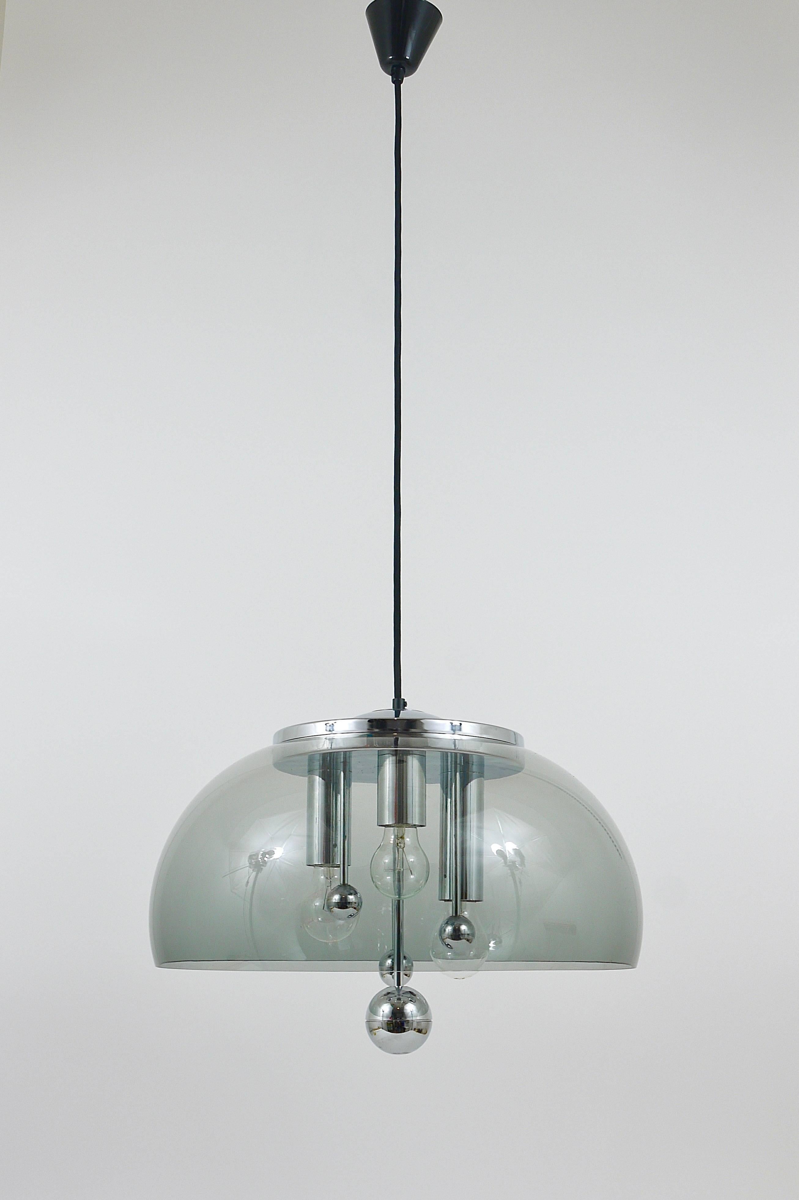 Mid-Century Modern Lampe suspendue à globe de l'ère spatiale du milieu du siècle dernier avec sphères chromées, Allemagne, 1970 en vente