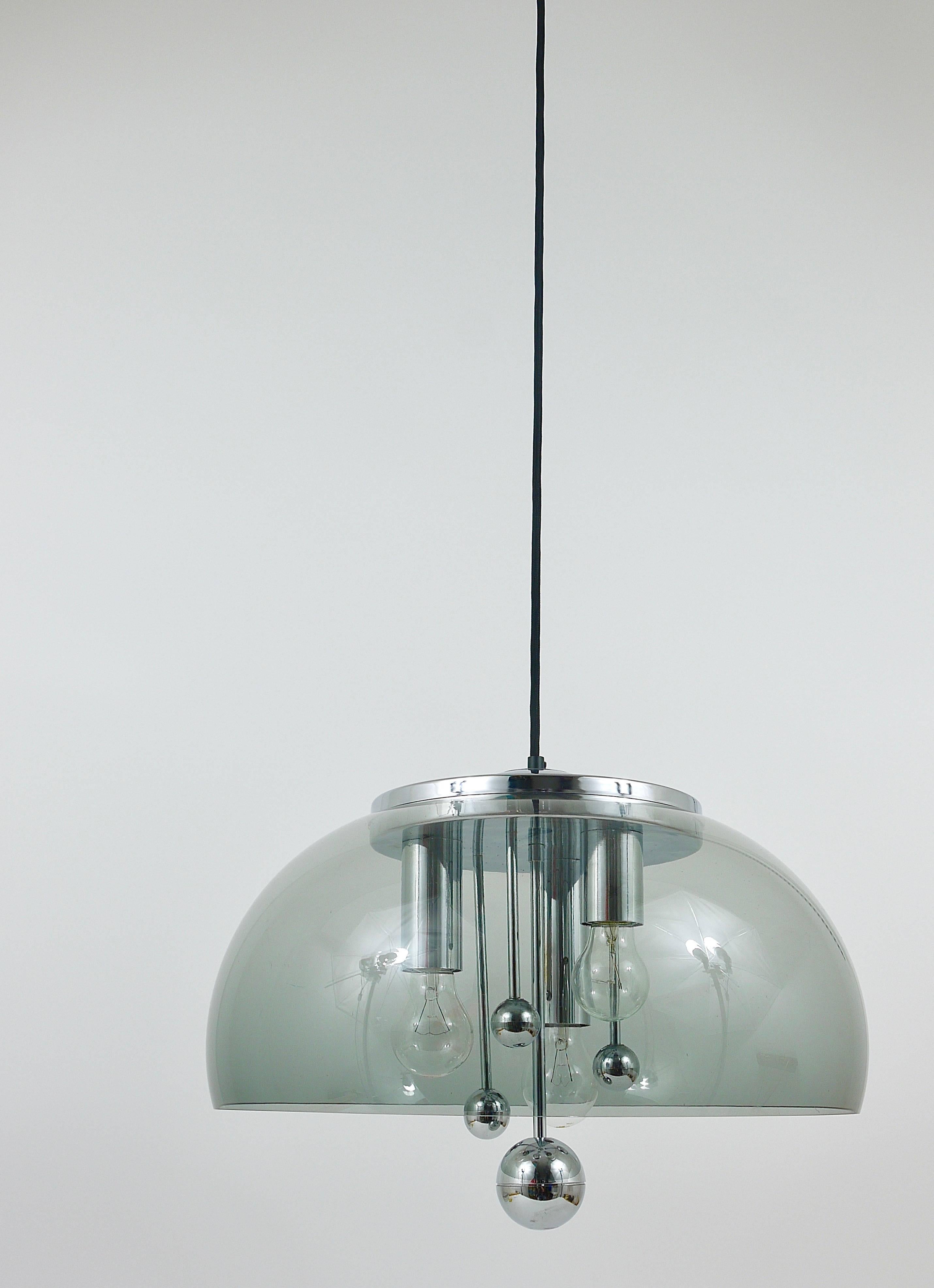 Lampe suspendue à globe de l'ère spatiale du milieu du siècle dernier avec sphères chromées, Allemagne, 1970 en vente 1