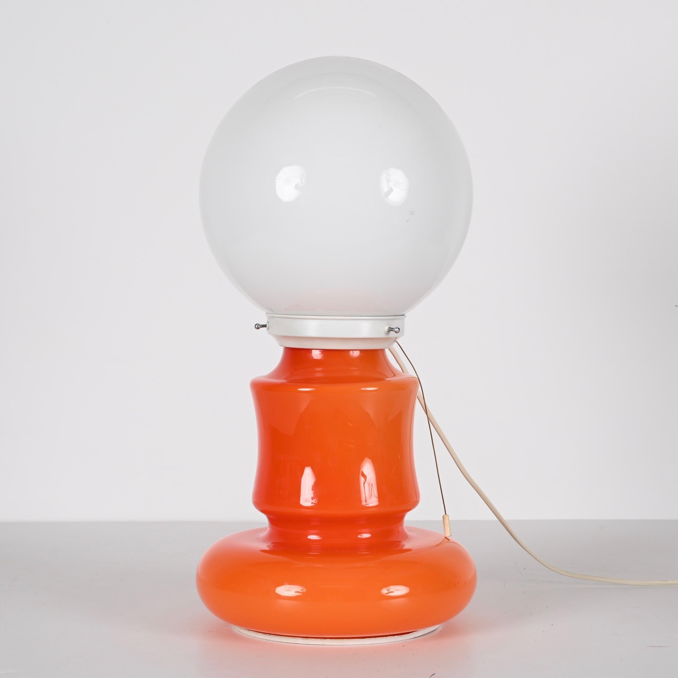 Mid-Century Space Age Orange and White Murano Glass Italian Table Lamp, 1970s  For Sale 7