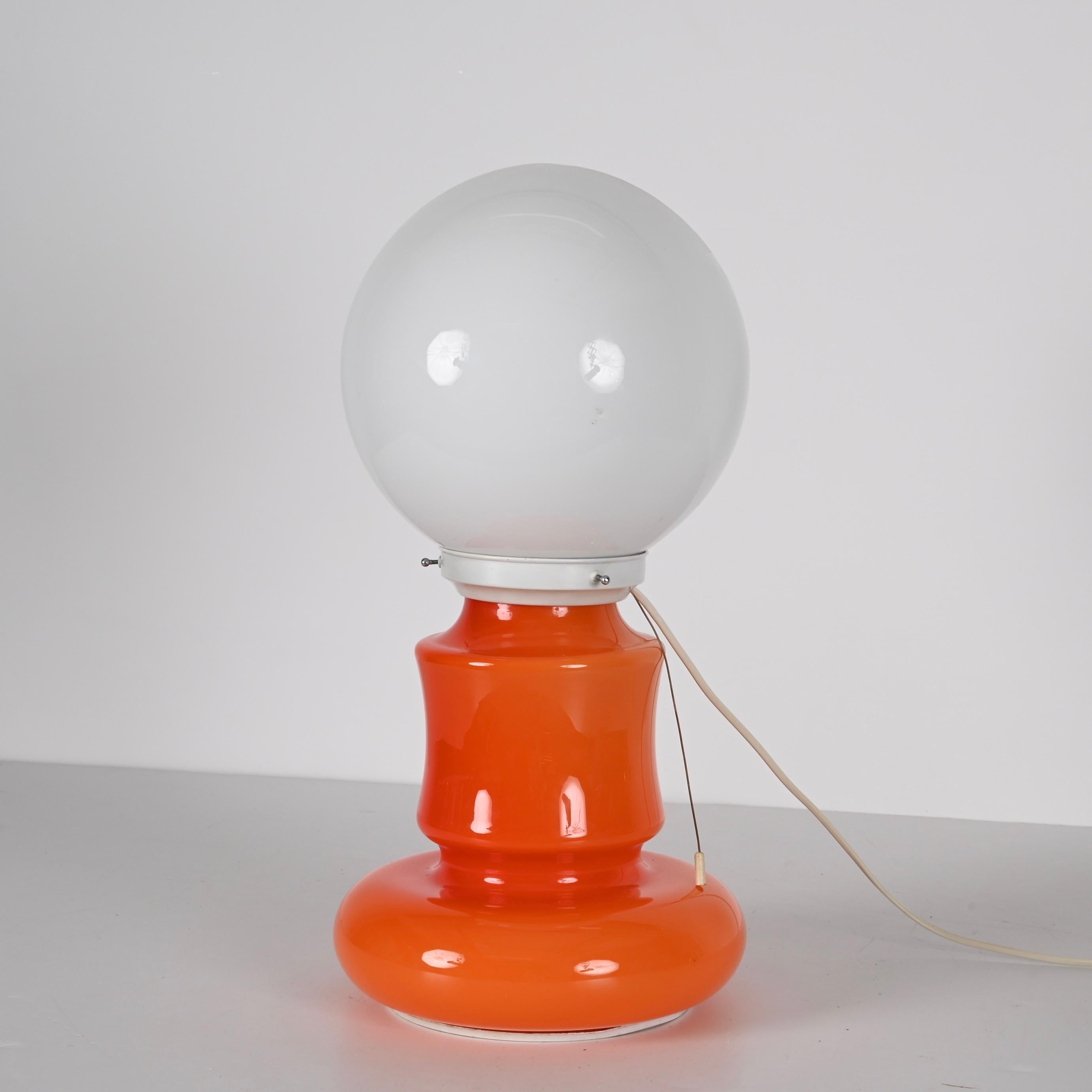 Mid-Century Space Age Orange and White Murano Glass Italian Table Lamp, 1970s  For Sale 8