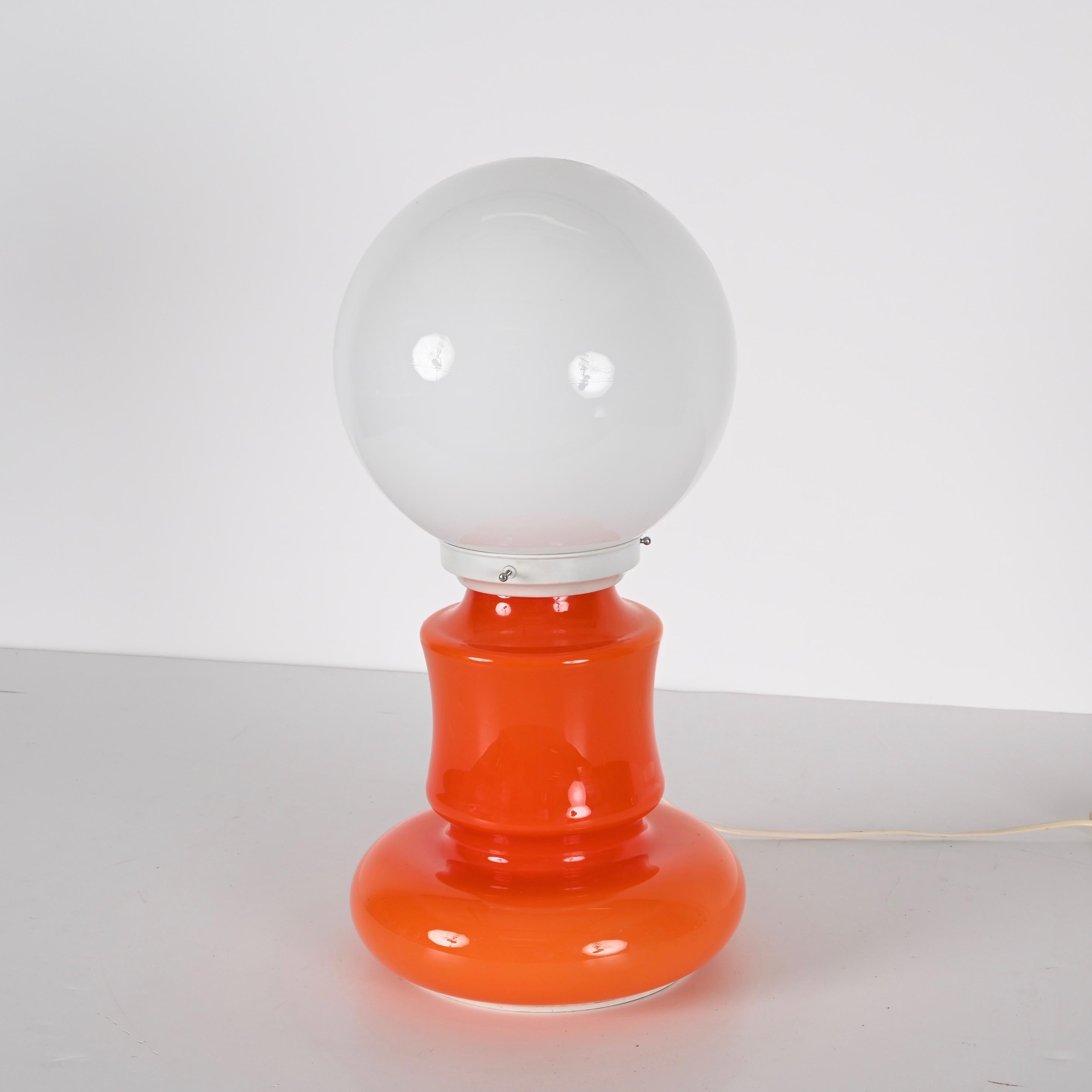 Late 20th Century Mid-Century Space Age Orange and White Murano Glass Italian Table Lamp, 1970s  For Sale