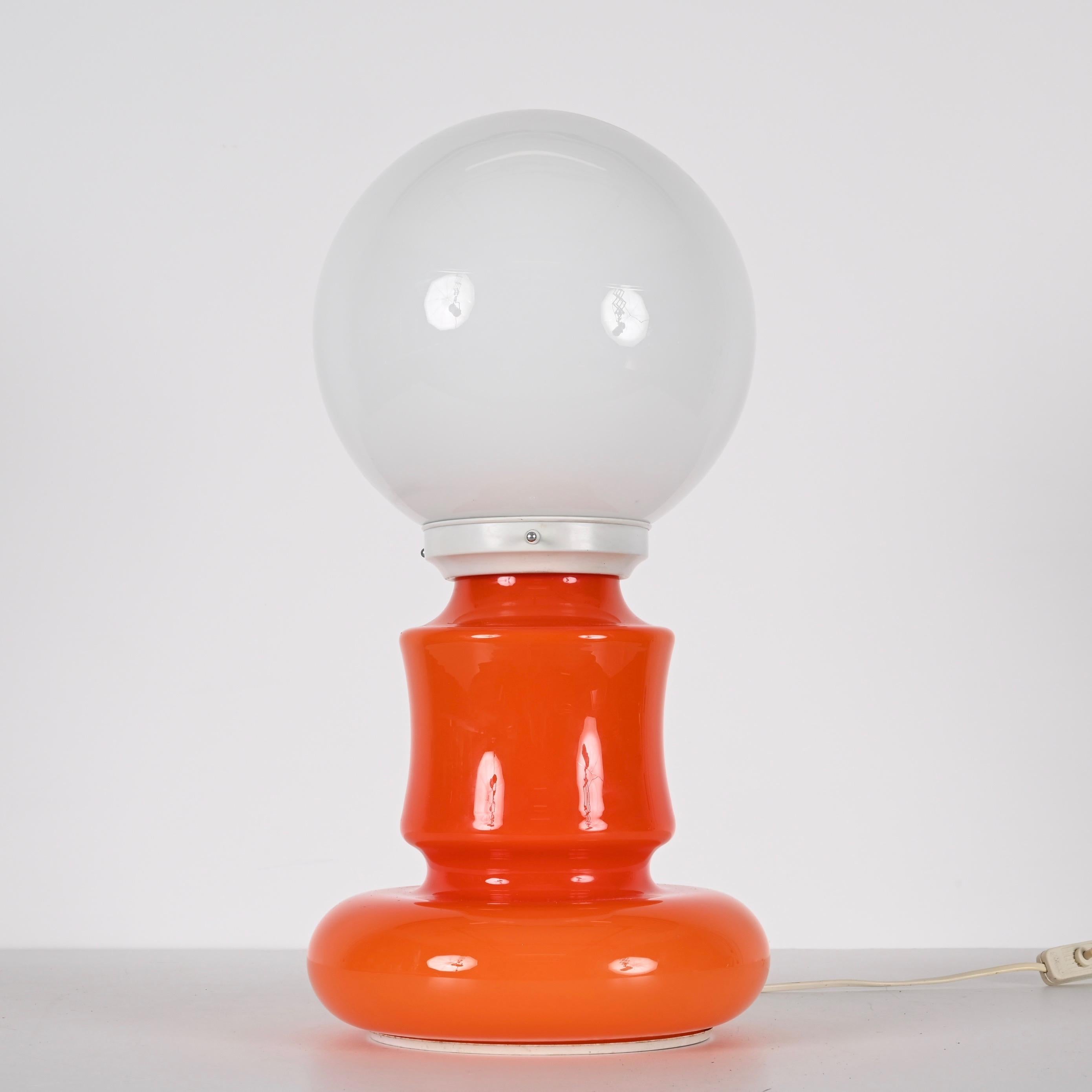 Mid-Century Space Age Orange and White Murano Glass Italian Table Lamp, 1970s  For Sale 2