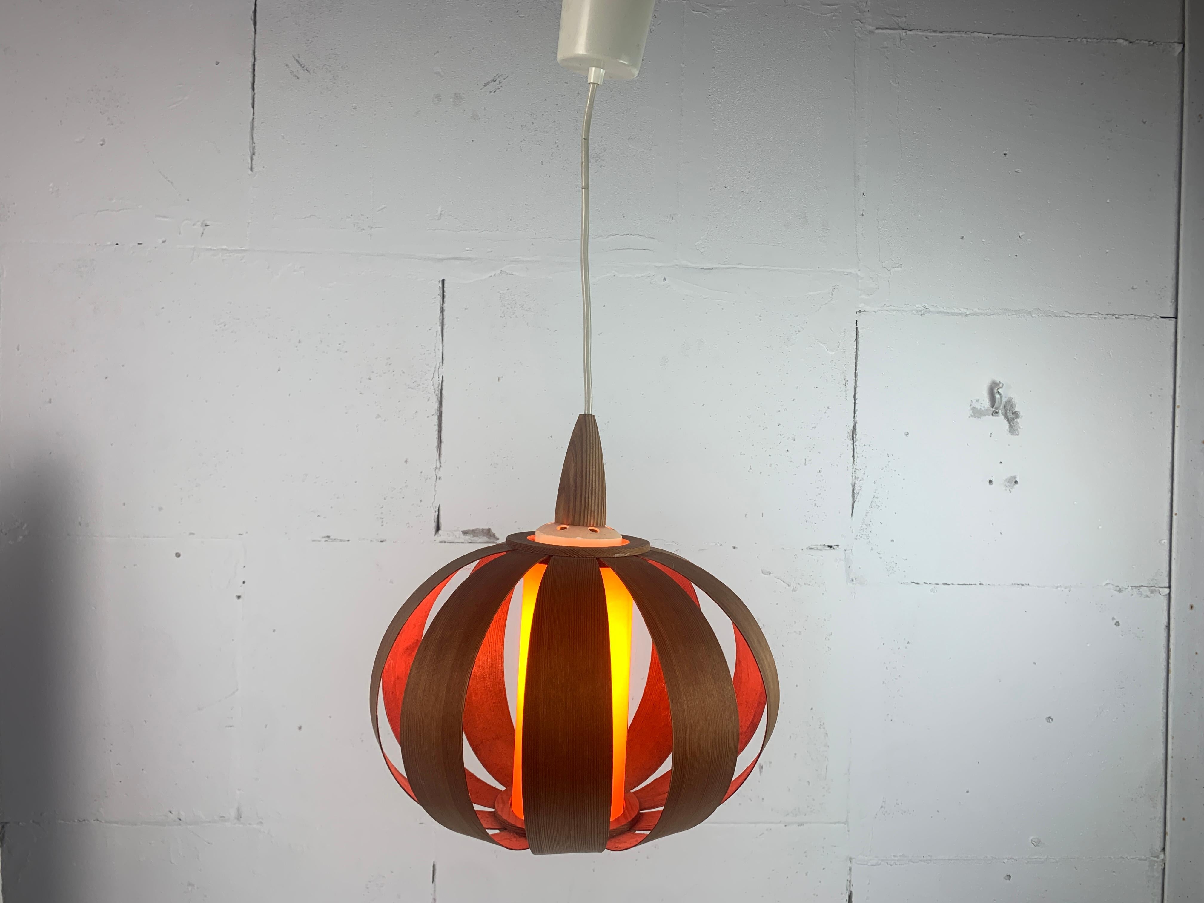 Pendentif champignon ufo scandinave en placage de bois de l'ère spatiale du milieu du siècle dernier. en vente 2