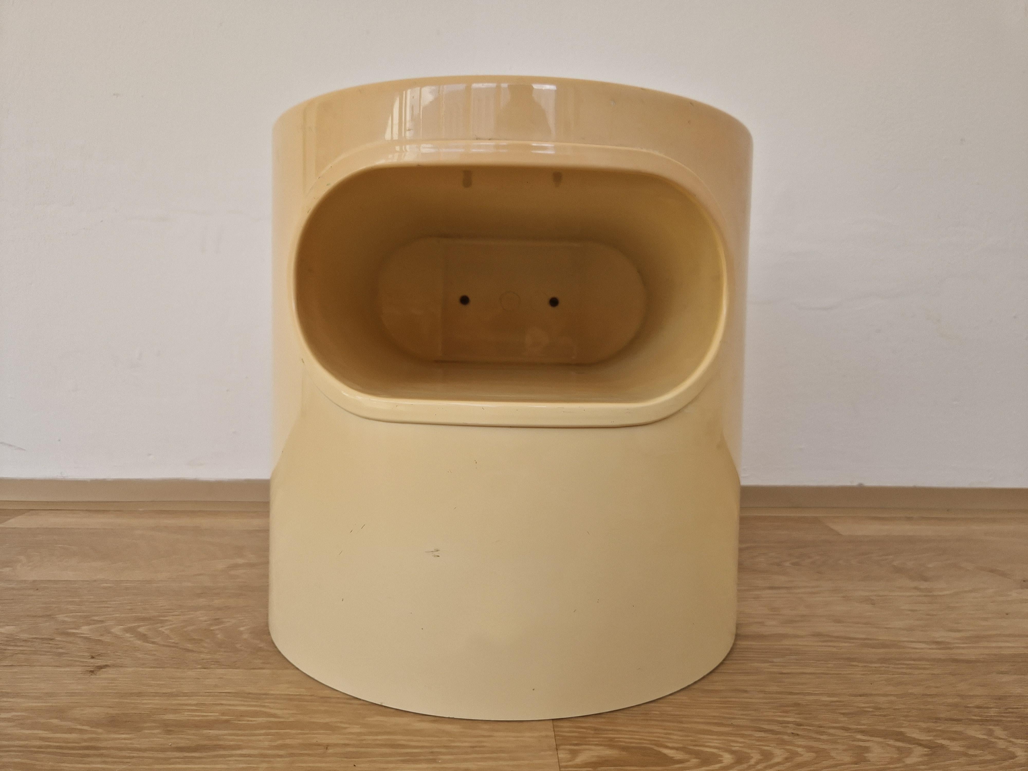 Midcentury Space Age Side Table Artemide, design Emma Gismondi, Italy, 1960s  In Good Condition For Sale In Praha, CZ