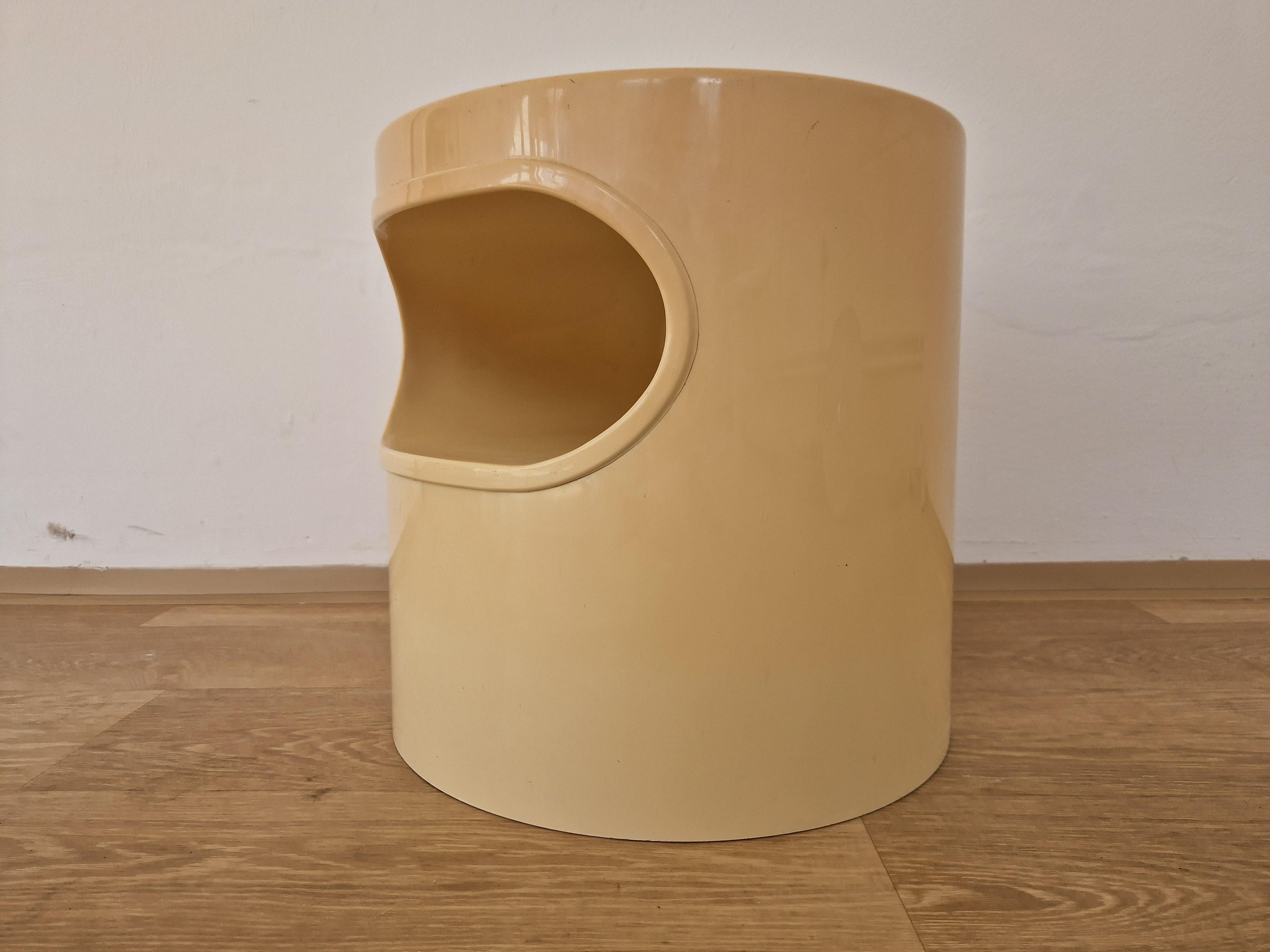 Plastic Midcentury Space Age Side Table Artemide, design Emma Gismondi, Italy, 1960s  For Sale