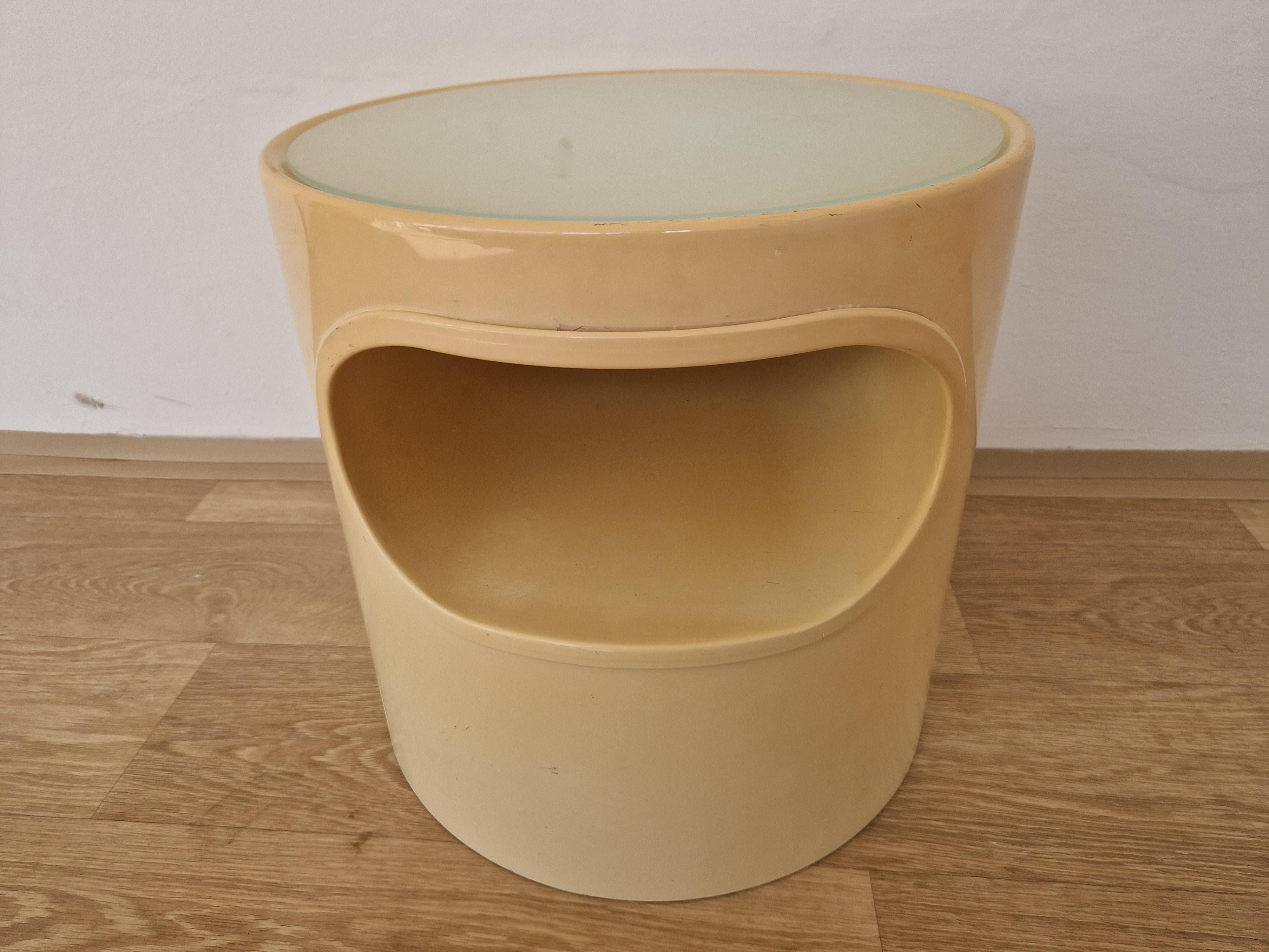 Midcentury Space Age Side Table Artemide, design Emma Gismondi, Italy, 1960s  For Sale 1