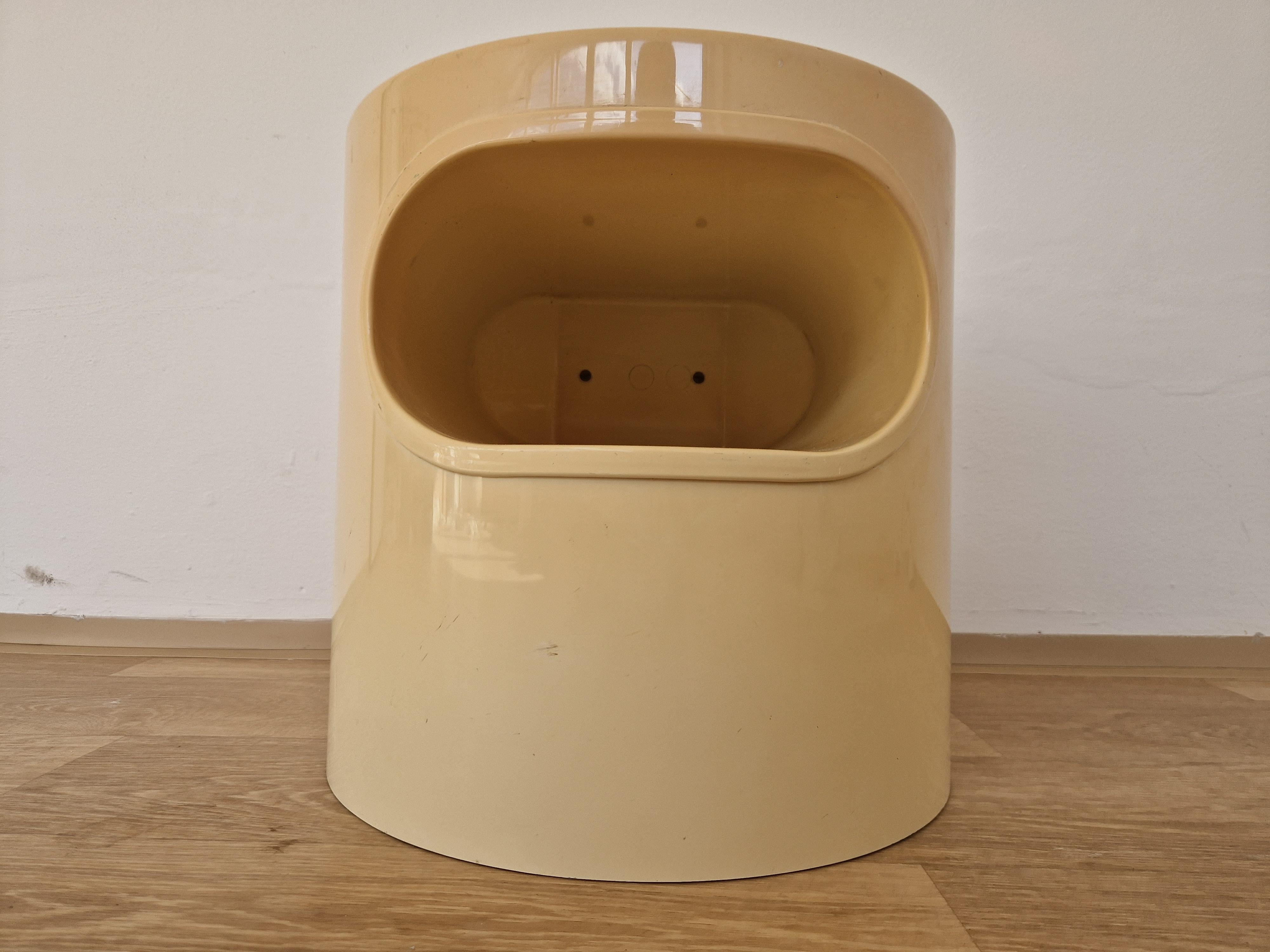 Midcentury Space Age Side Table Artemide, design Emma Gismondi, Italy, 1960s  For Sale 2