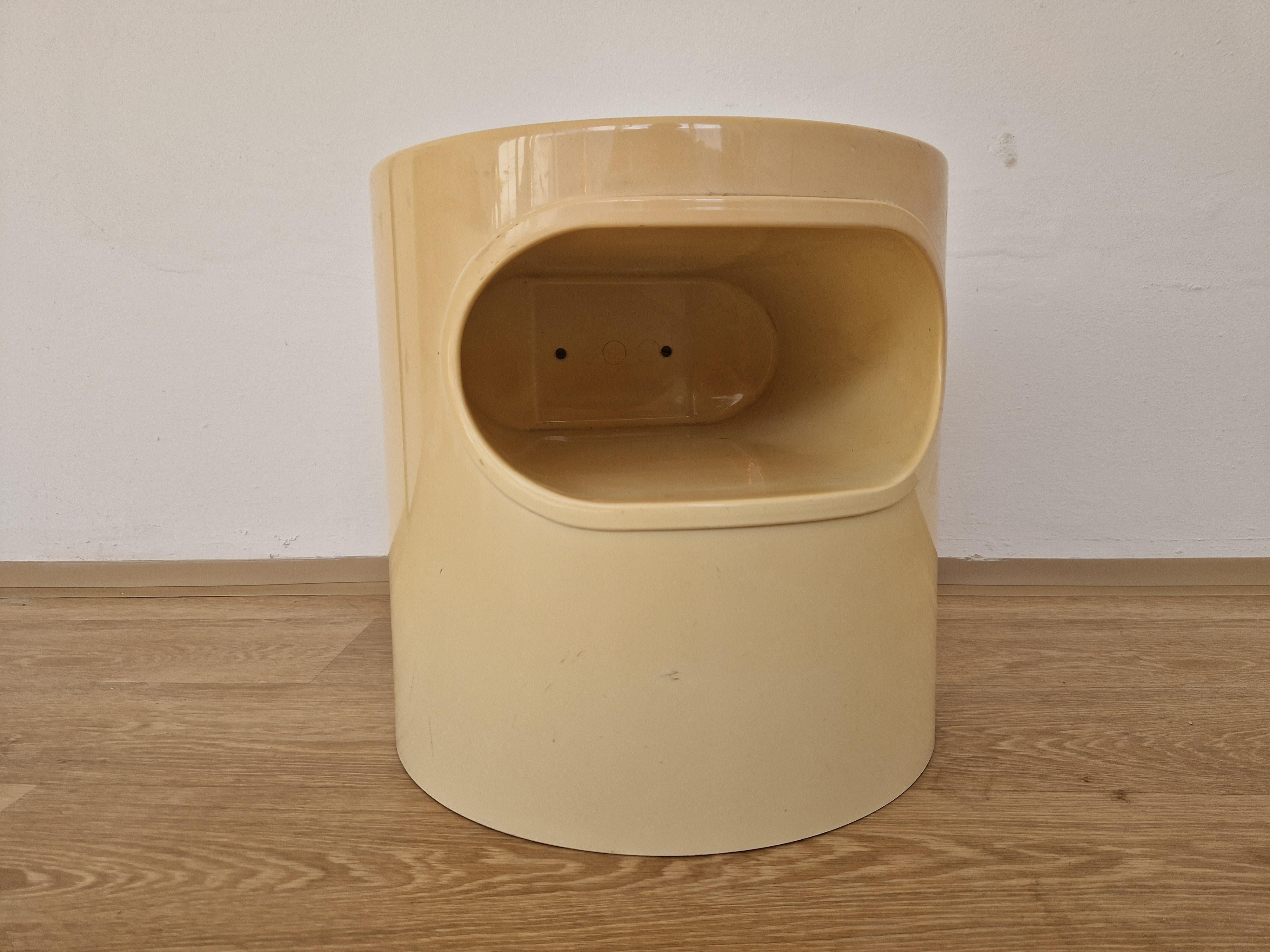Midcentury Space Age Side Table Artemide, design Emma Gismondi, Italy, 1960s  For Sale 4