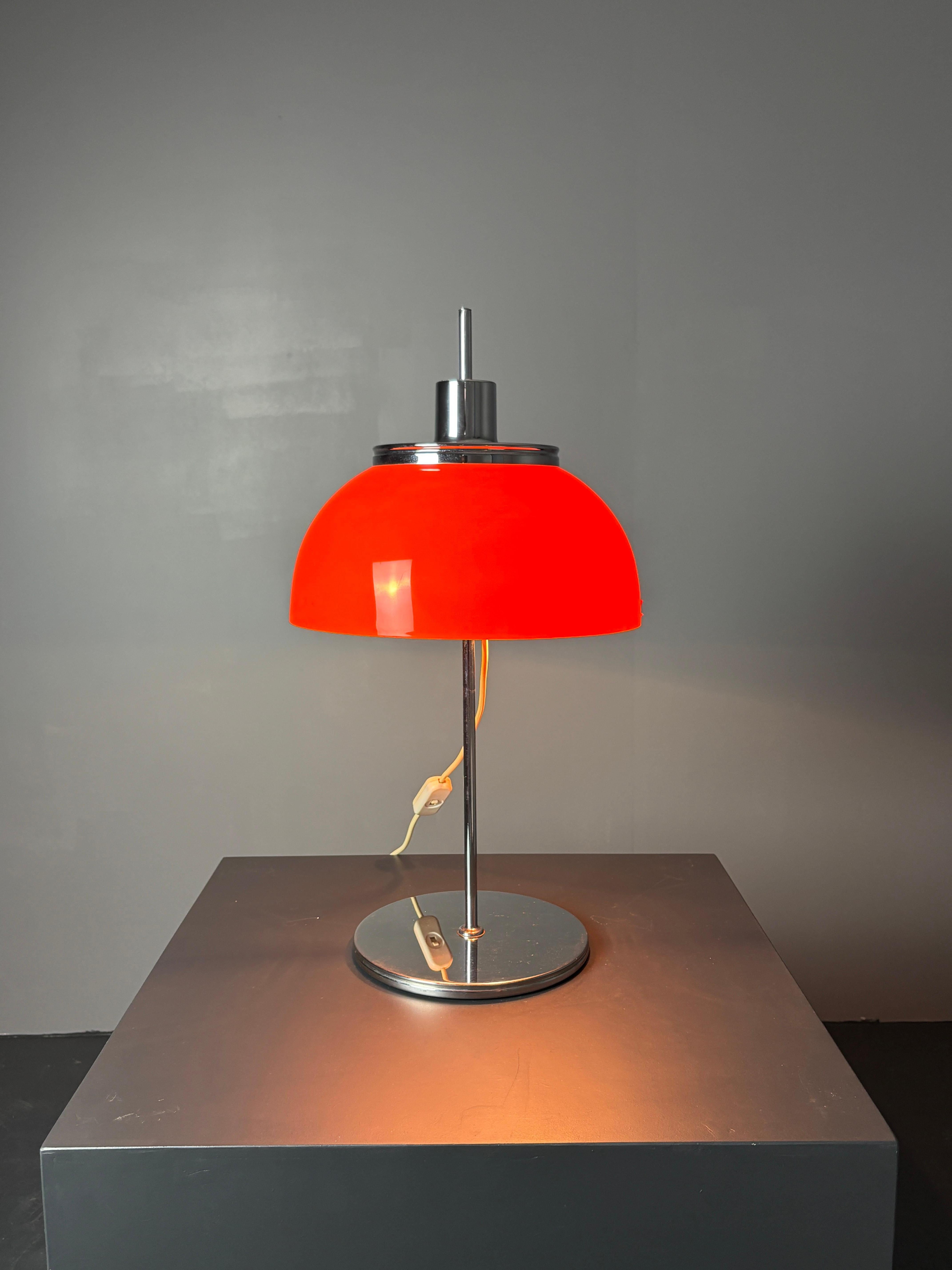 Lampada da tavolo del Midcentury Space Age di Luigi Massoni & Massoni per Guzzini, modello Faro, anni '70 in vendita 6