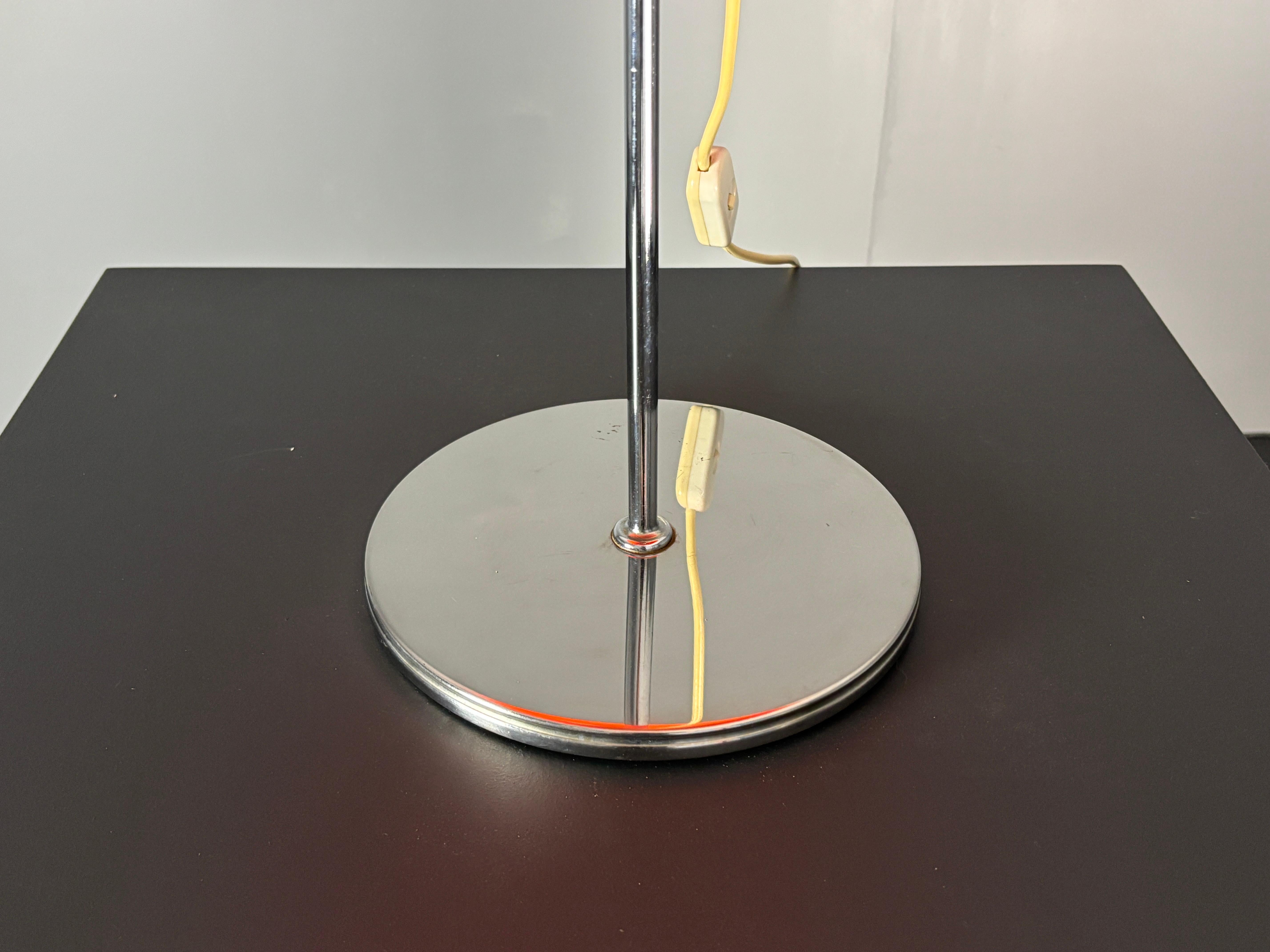 Lampada da tavolo del Midcentury Space Age di Luigi Massoni & Massoni per Guzzini, modello Faro, anni '70 in vendita 2