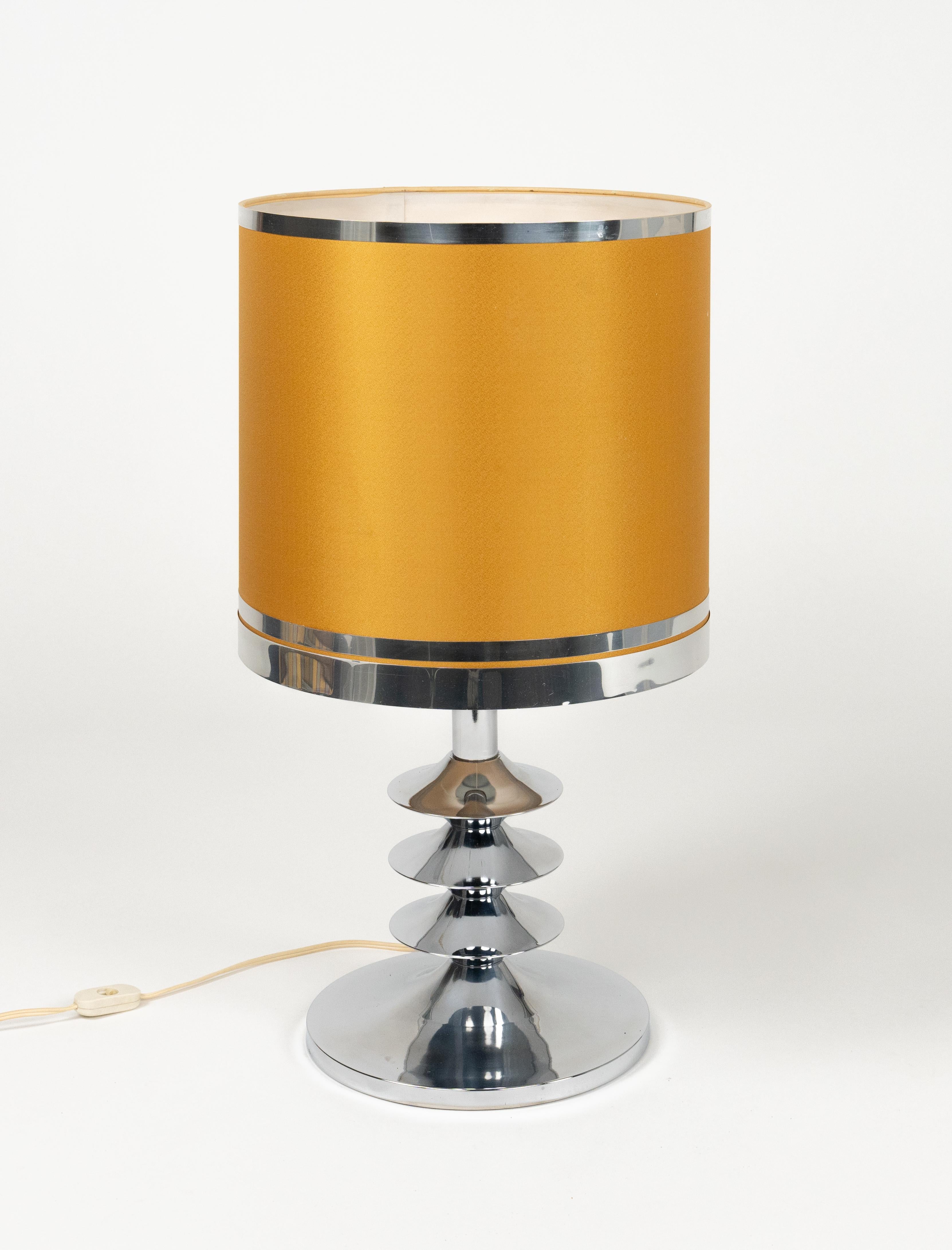 Mid-Century Modern Lampe de table de l'ère spatiale du milieu du siècle dernier en chrome et tissu, Italie 1970 en vente