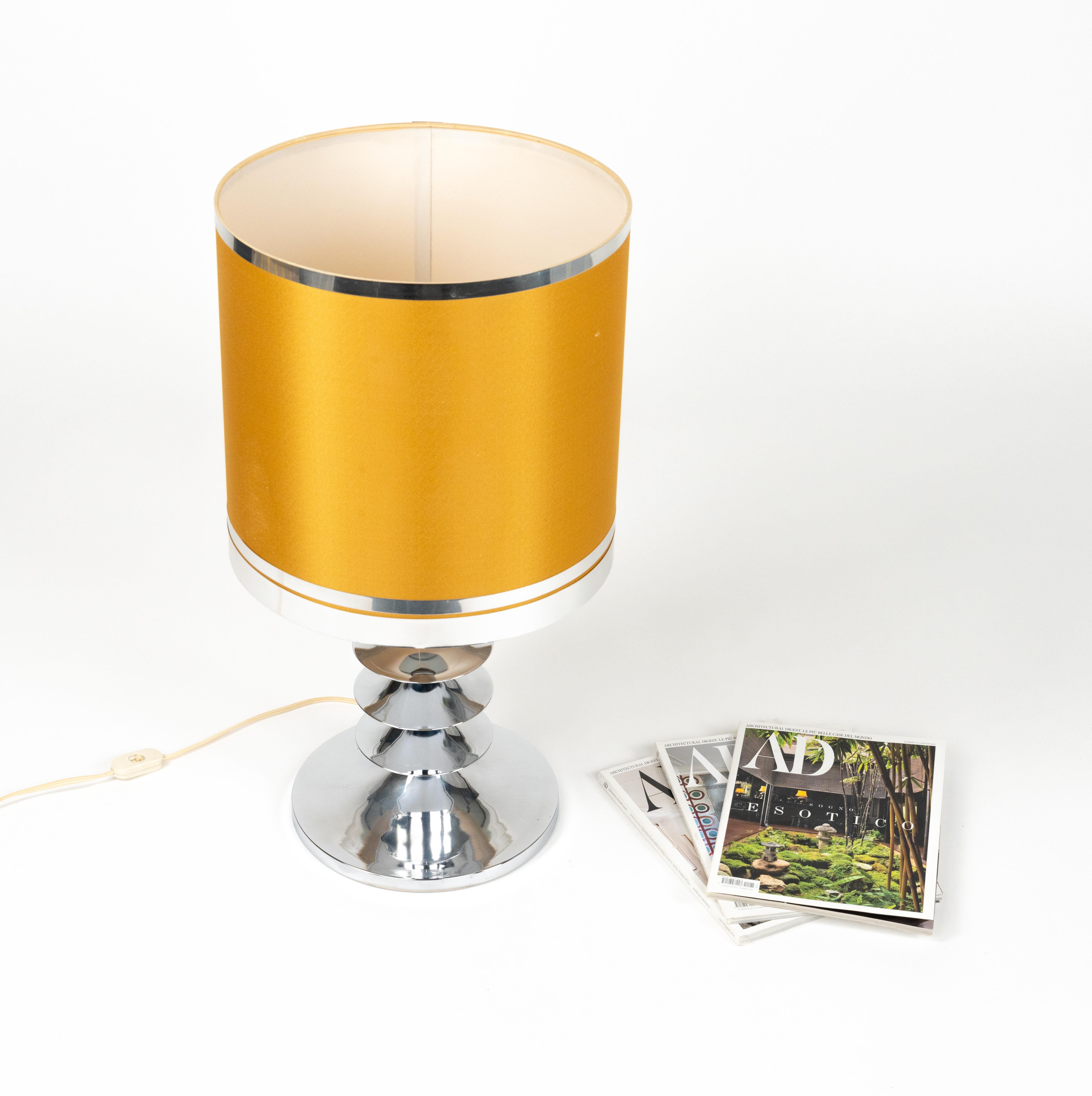 Lampe de table de l'ère spatiale du milieu du siècle dernier en chrome et tissu, Italie 1970 Bon état - En vente à Rome, IT