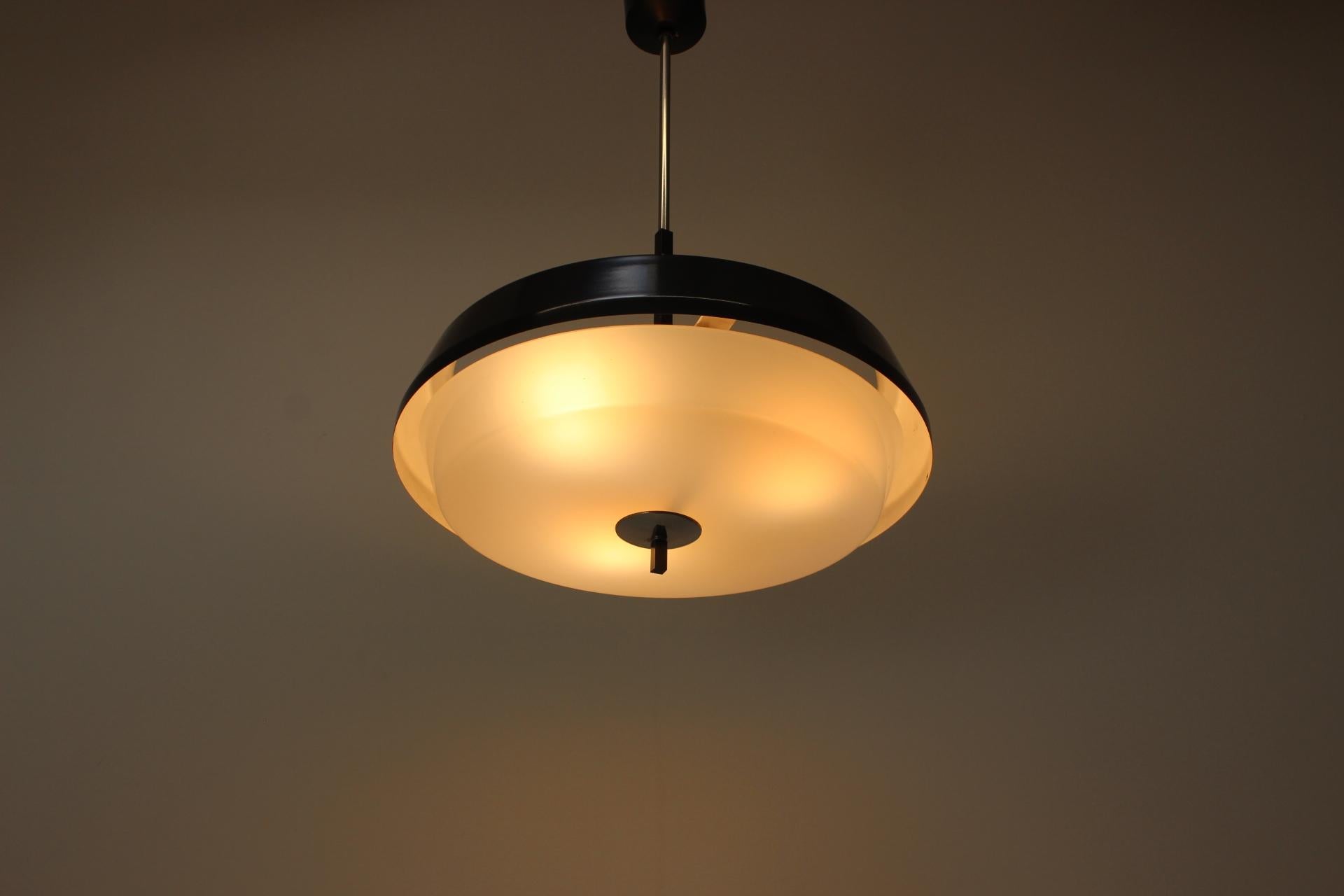 Midcentury  Pendentif UFO de l'ère spatiale par DRUPOL, 1970 en vente 2
