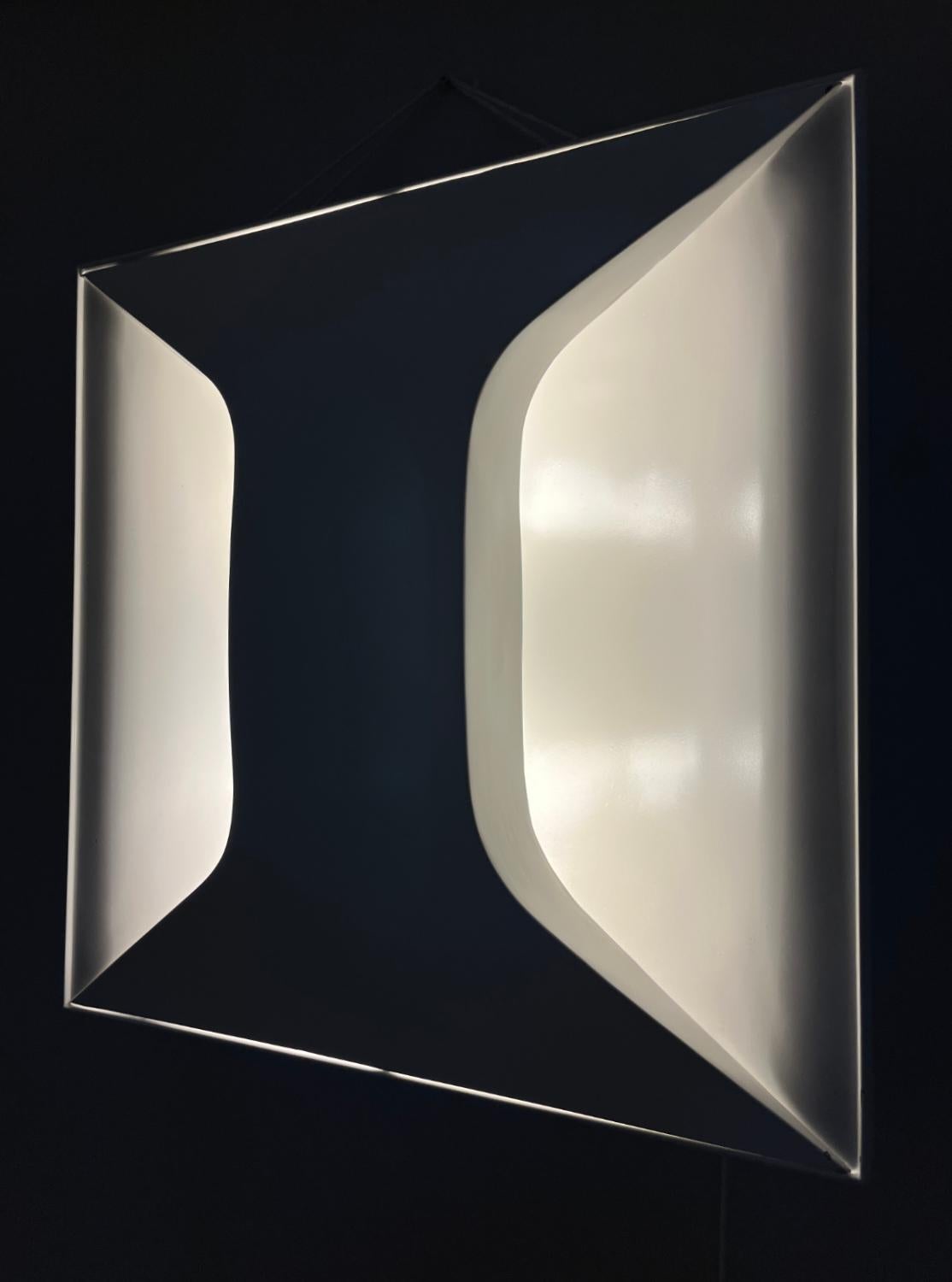 Midcentury Space Age White Oyster Panel Sconce Wall Floor Light Staff Leuchten In Good Condition In Sherborne, Dorset