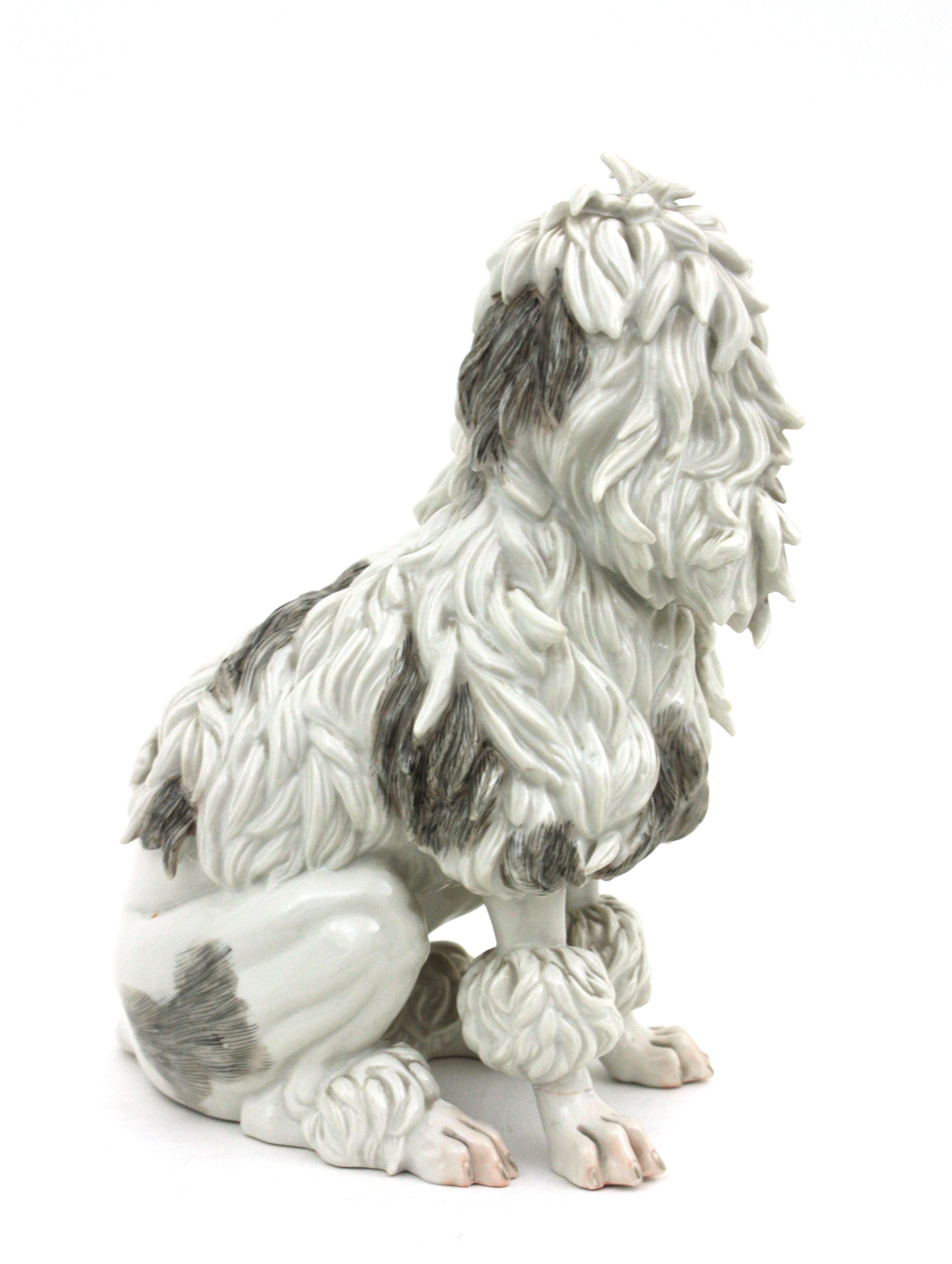 Grand chien caniche en porcelaine Algora d'Espagne du milieu du siècle dernier 4