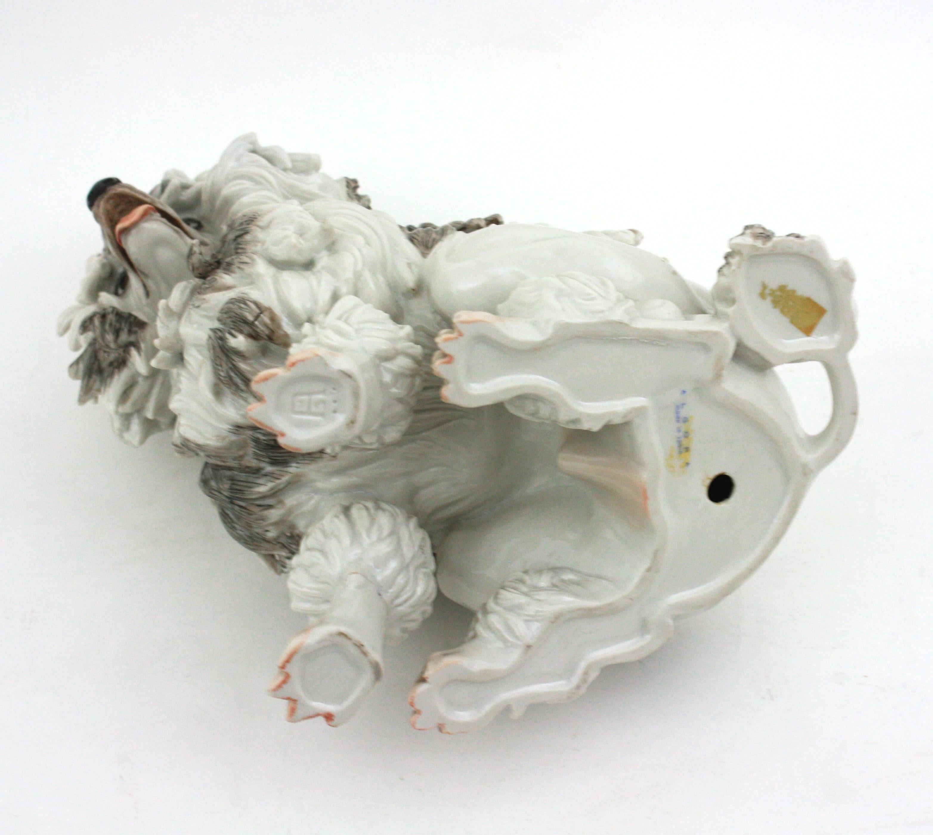 Grand chien caniche en porcelaine Algora d'Espagne du milieu du siècle dernier 9