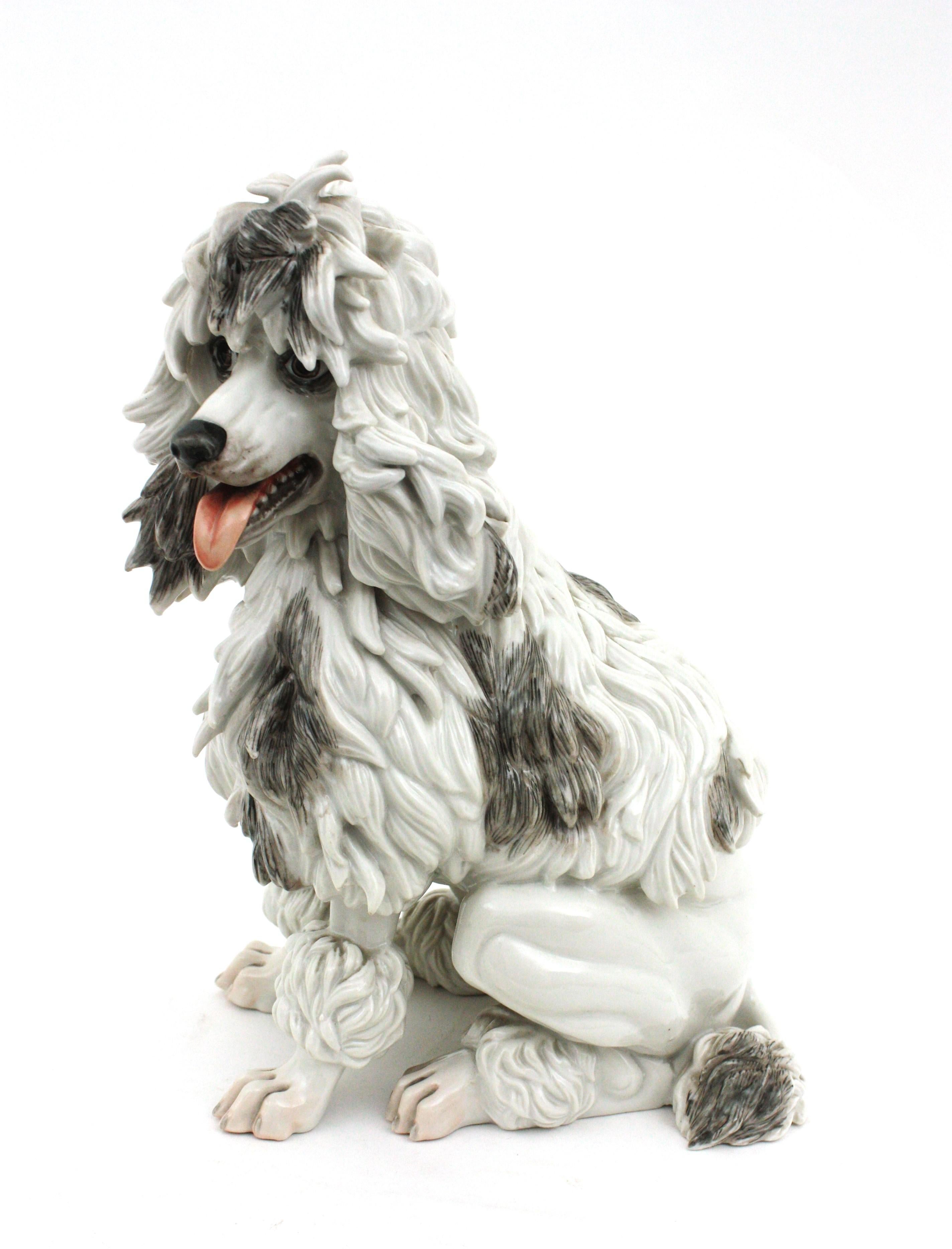 Espagnol Grand chien caniche en porcelaine Algora d'Espagne du milieu du siècle dernier