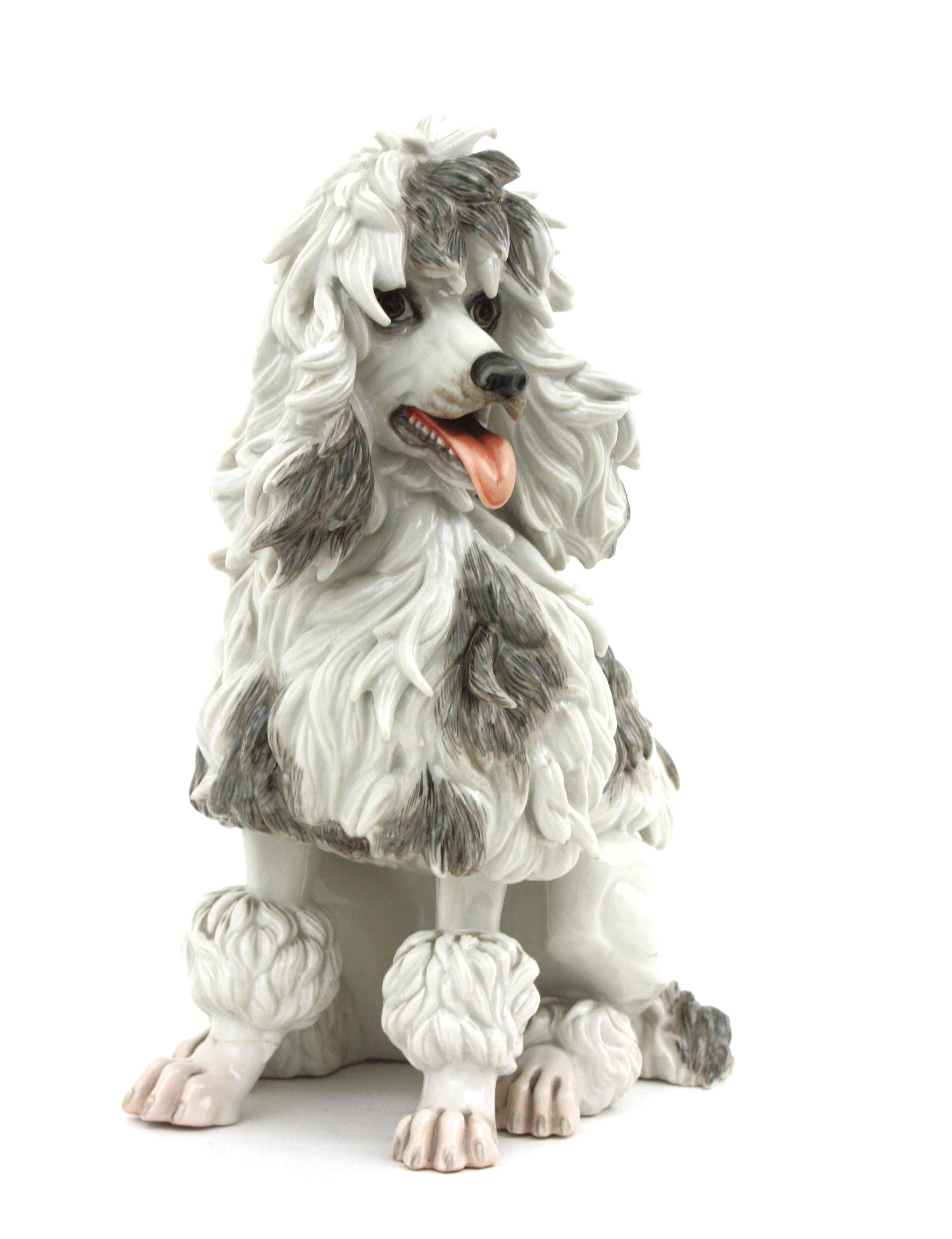 Grand chien caniche en porcelaine Algora d'Espagne du milieu du siècle dernier 1