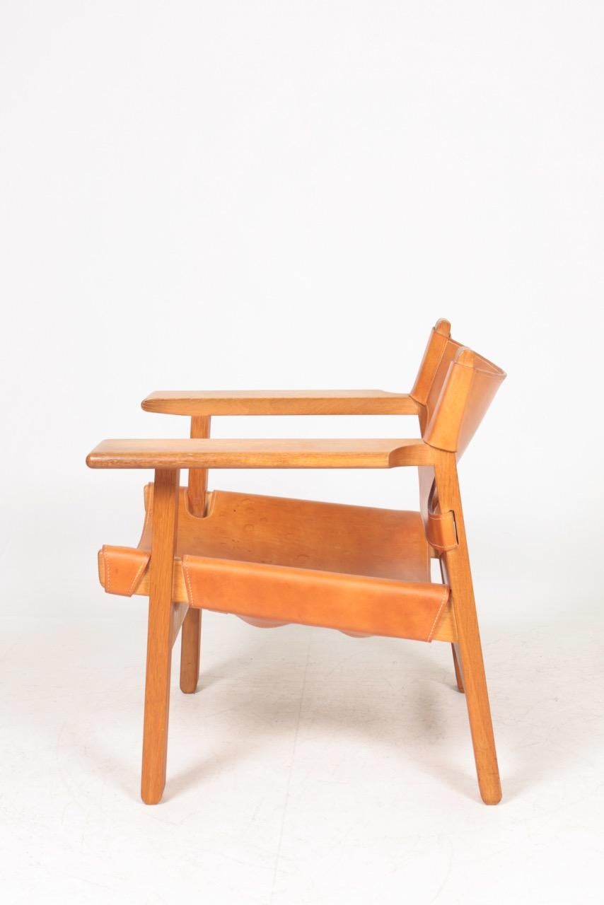 Scandinavian Modern Midcentury Spanish Chair in Patinated Leather and Oak by Børge Mogensen, 1950s For Sale