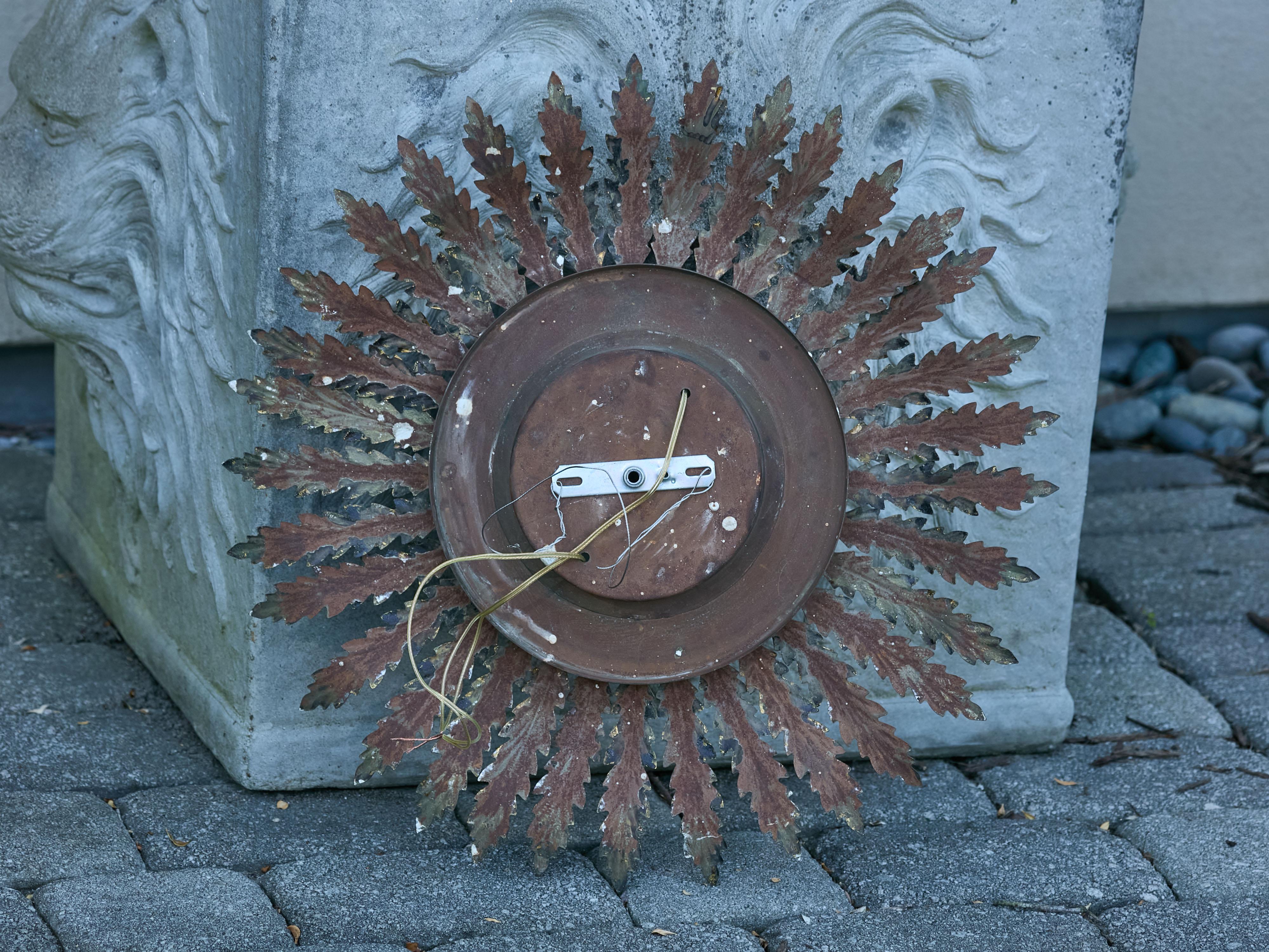 Luminaire semi-affleurant en métal doré du milieu du siècle avec motifs d'étoiles en vente 2
