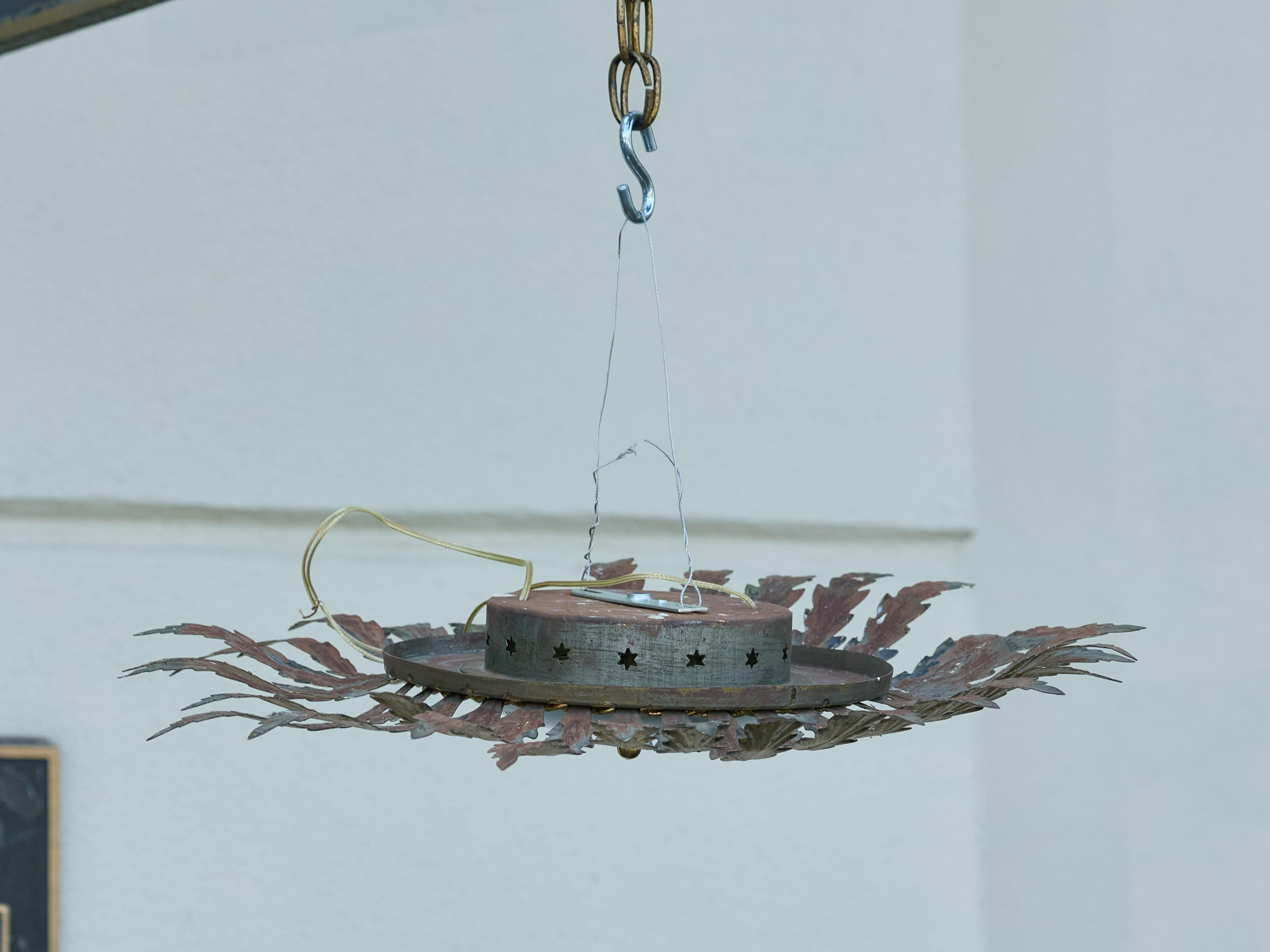 Luminaire semi-affleurant en métal doré du milieu du siècle avec motifs d'étoiles en vente 4