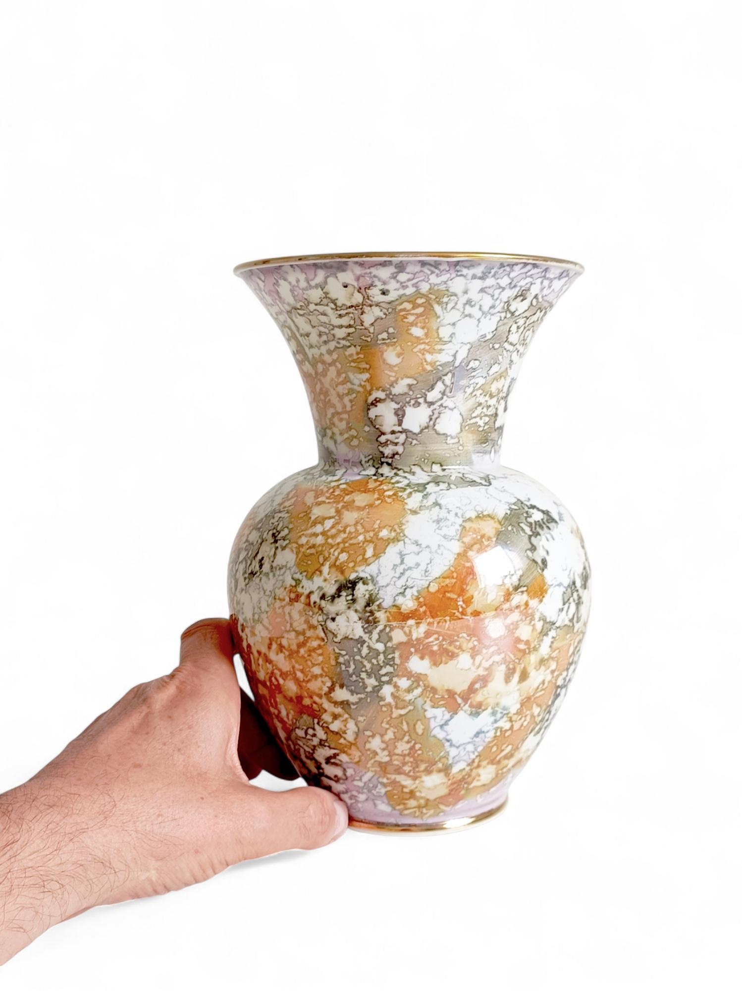 Jarrón de Porcelana Manises Española de Mediados de Siglo: Decoración jaspeada en malva, crema y gris en venta 5