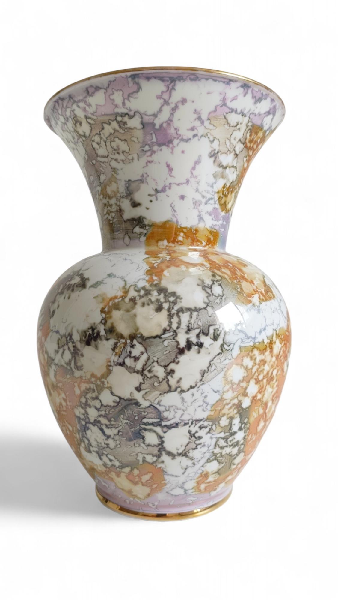 Jarrón de Porcelana Manises Española de Mediados de Siglo: Decoración jaspeada en malva, crema y gris en venta 8