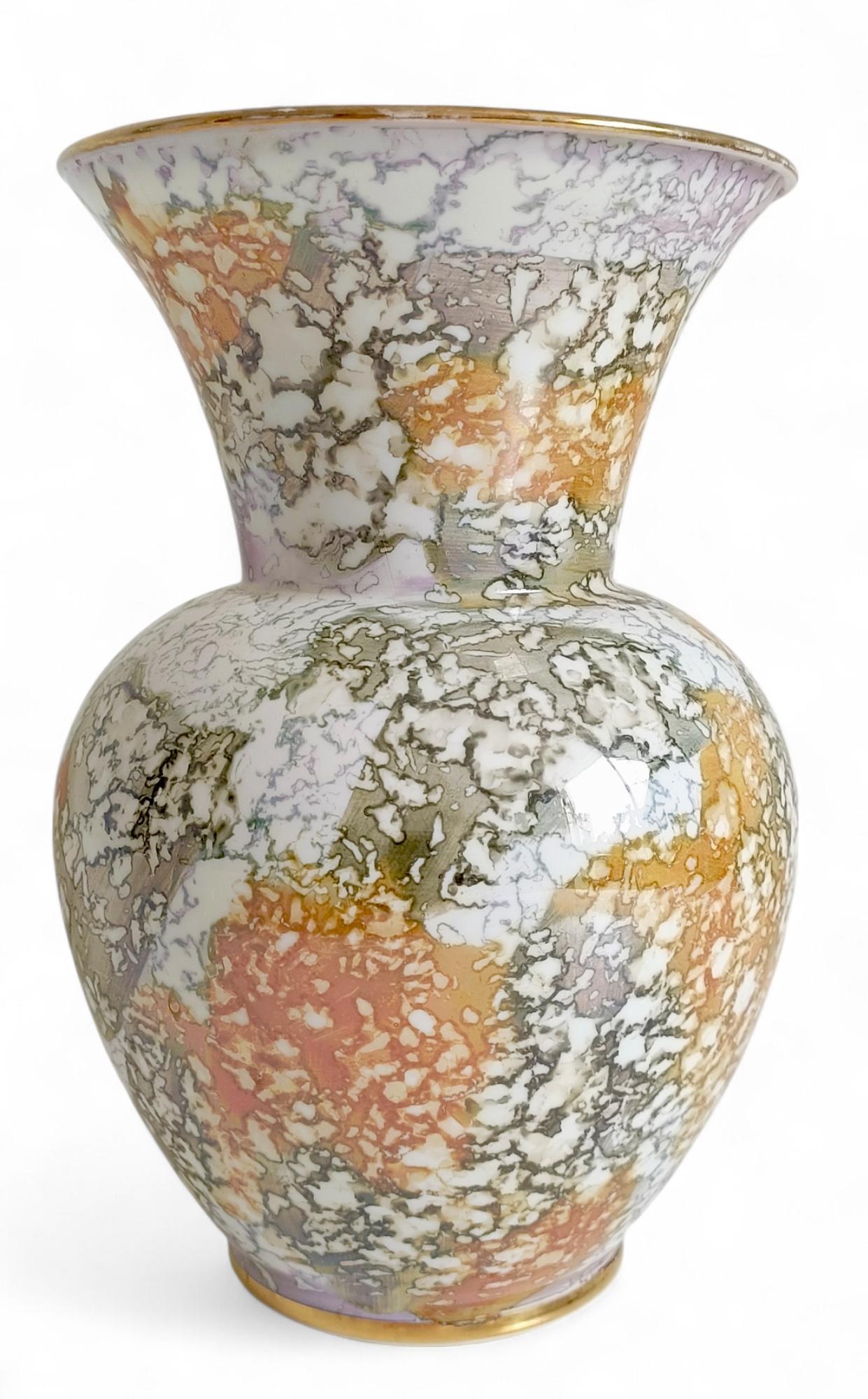 Jarrón de Porcelana Manises Española de Mediados de Siglo: Decoración jaspeada en malva, crema y gris en Excelente estado para la venta en Valencia, VC