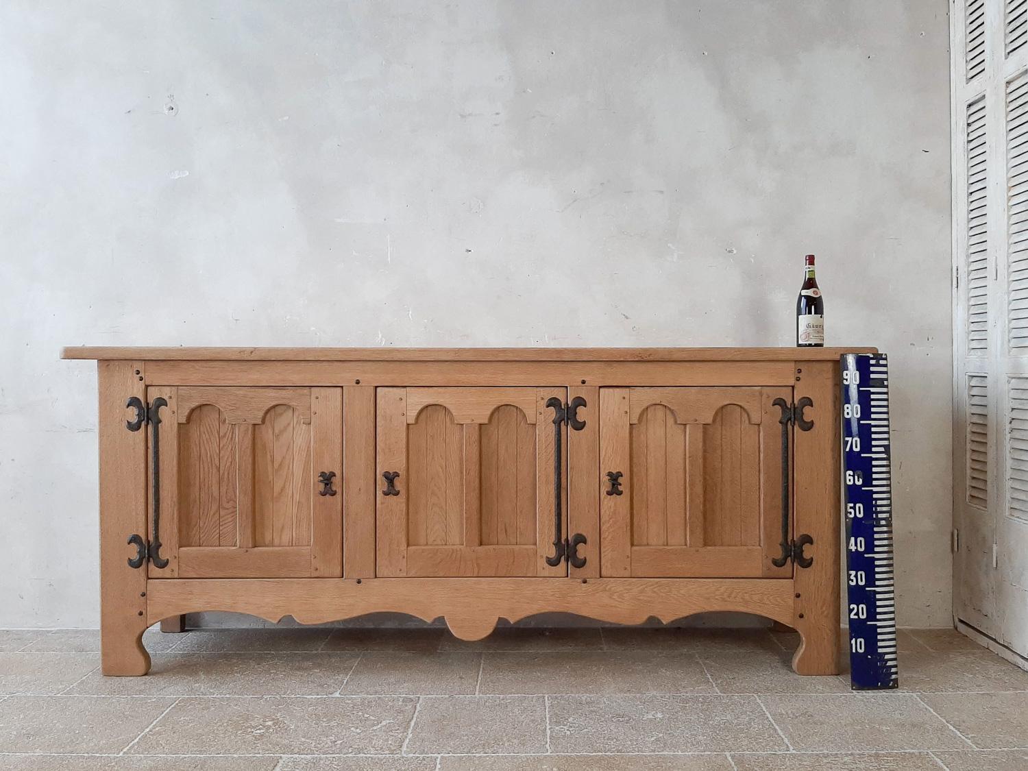 Midcentury Spanish Oak Credenza In Good Condition For Sale In Baambrugge, NL