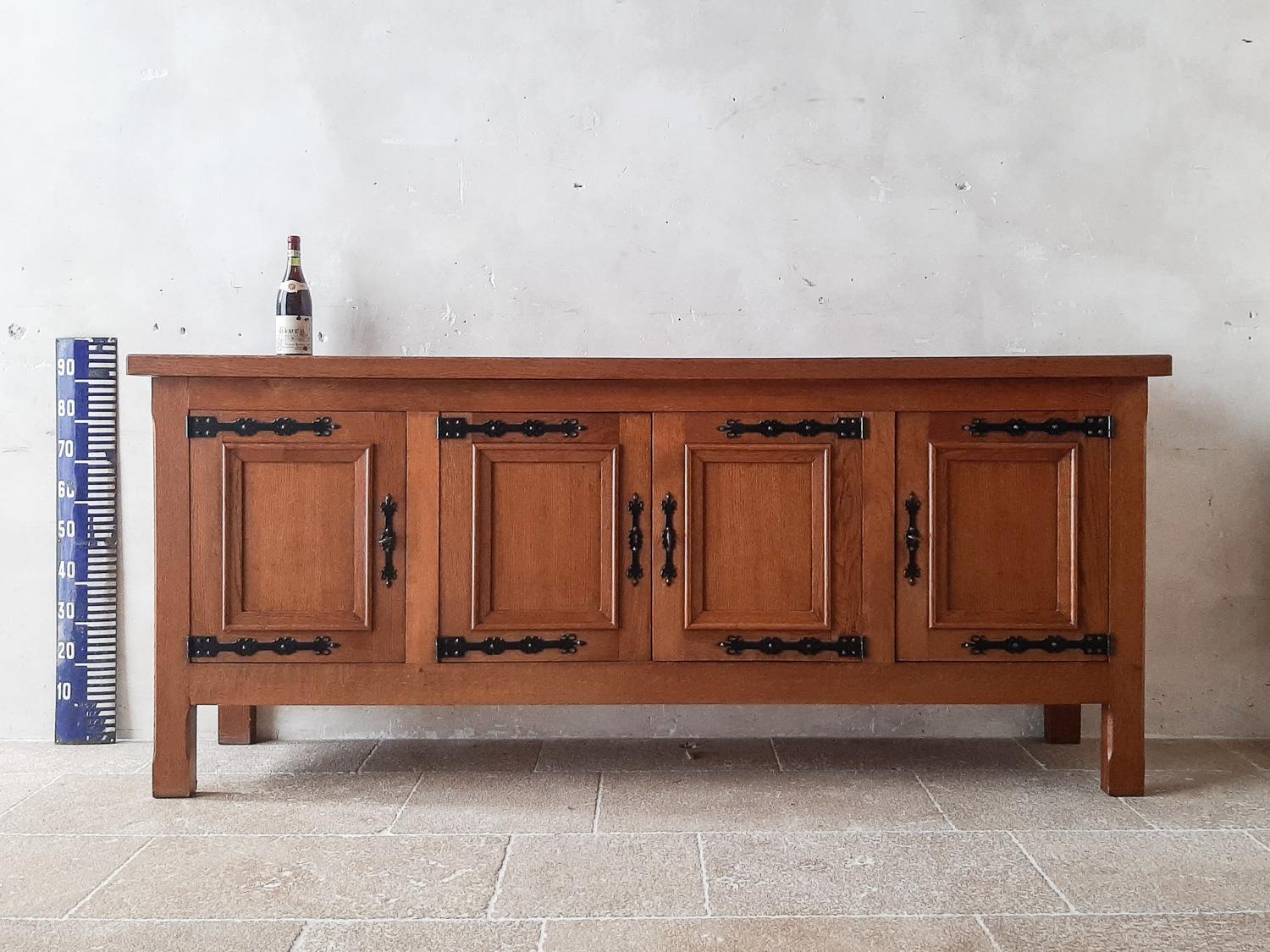 Mid-Century Spanish Oak Credenza In Good Condition For Sale In Baambrugge, NL