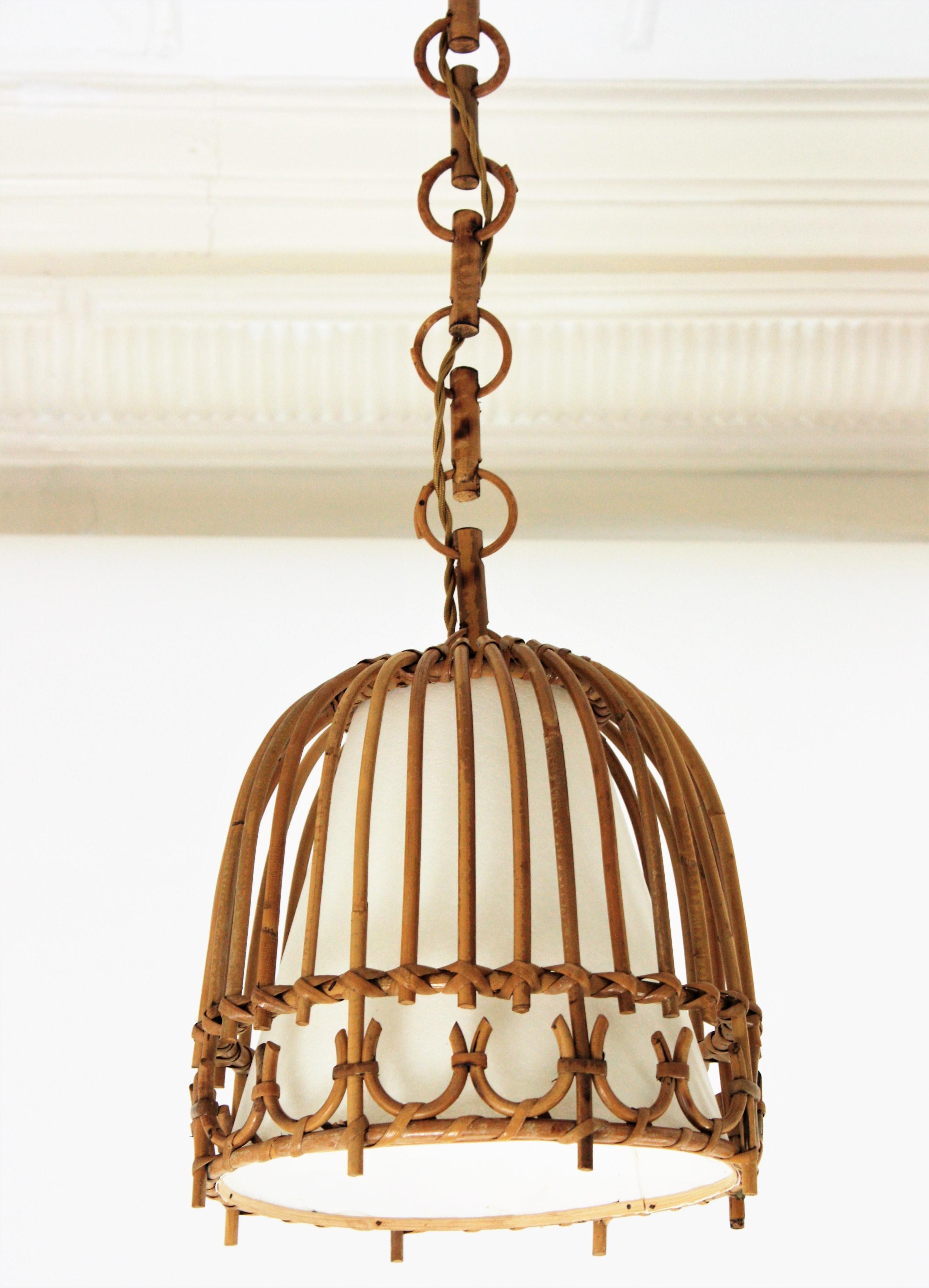 A cool handcrafted rattan ceiling lamp / pendant hanging light with geometric decorative accents, Spain, 1960s.
The chain is composed by alternating bamboo sticks and rings joined between them. It hangs from a wooden canopy and it has a conical