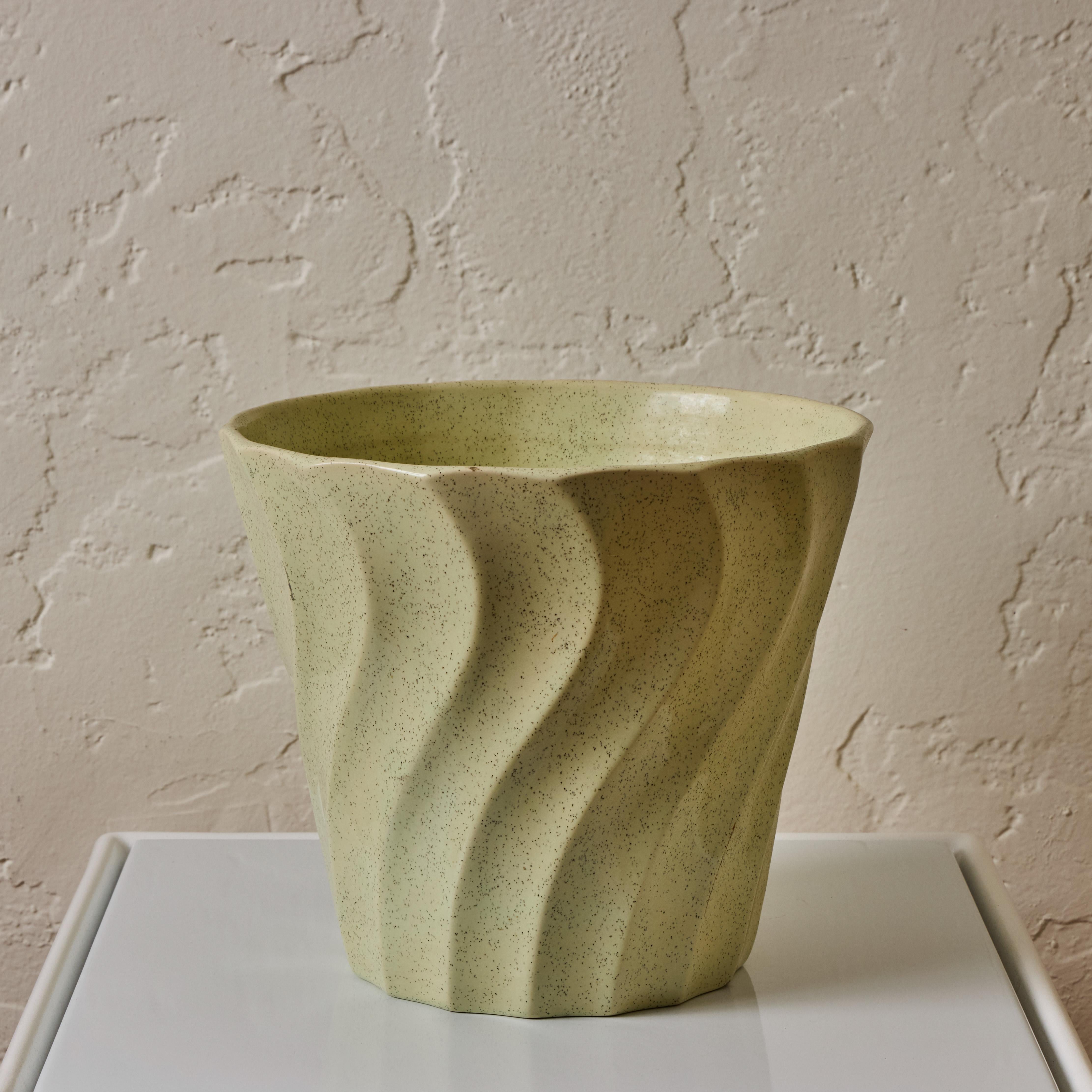 Midcentury Speckle Glazed Mint Ceramic Bauer Planter In Good Condition For Sale In Glendale, CA