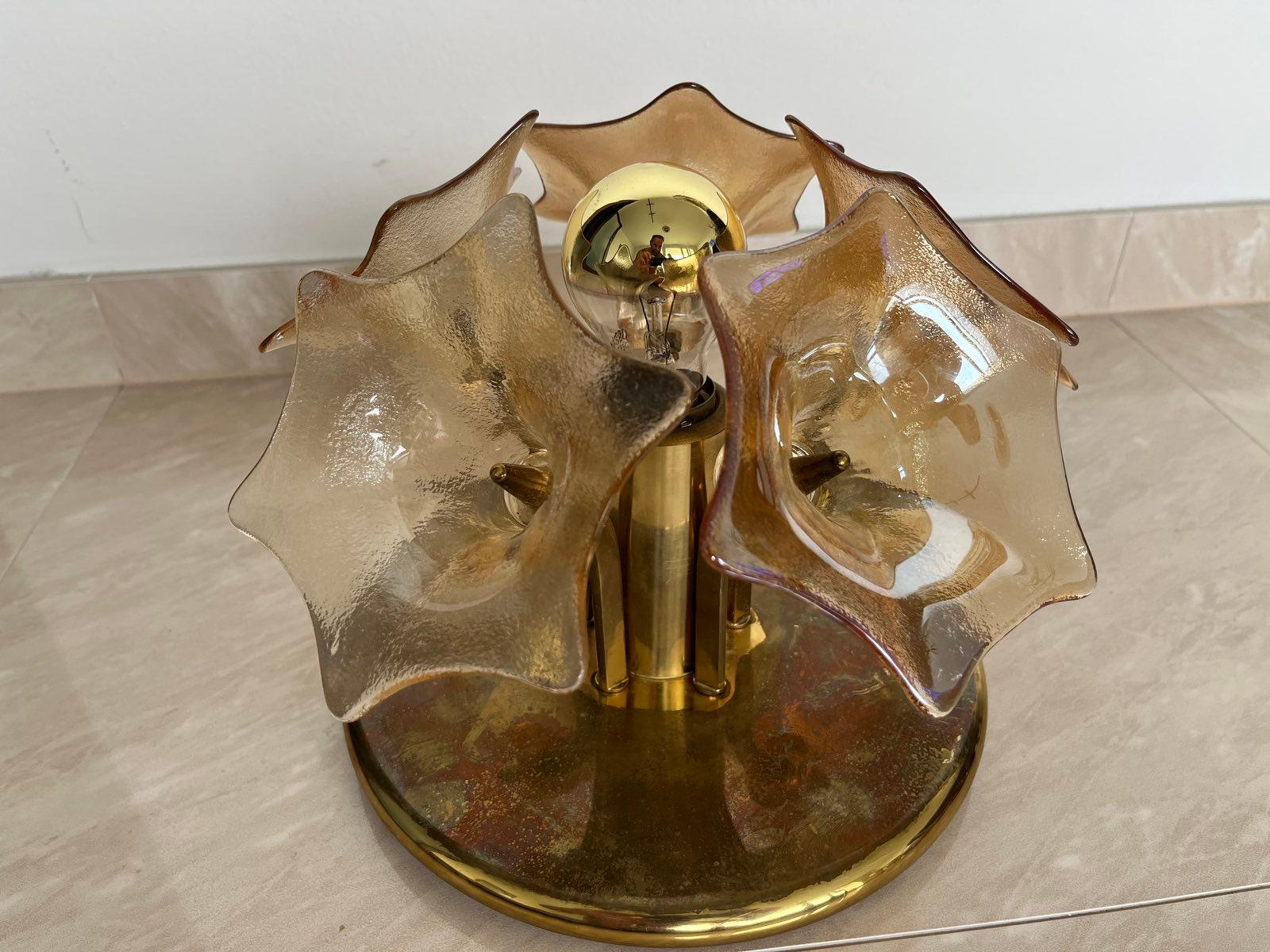 Mid-Century Modern Plafonnier encastré à fleur Spoutnik du milieu du siècle dernier, verre de Murano ambré, Sische, années 1960 en vente