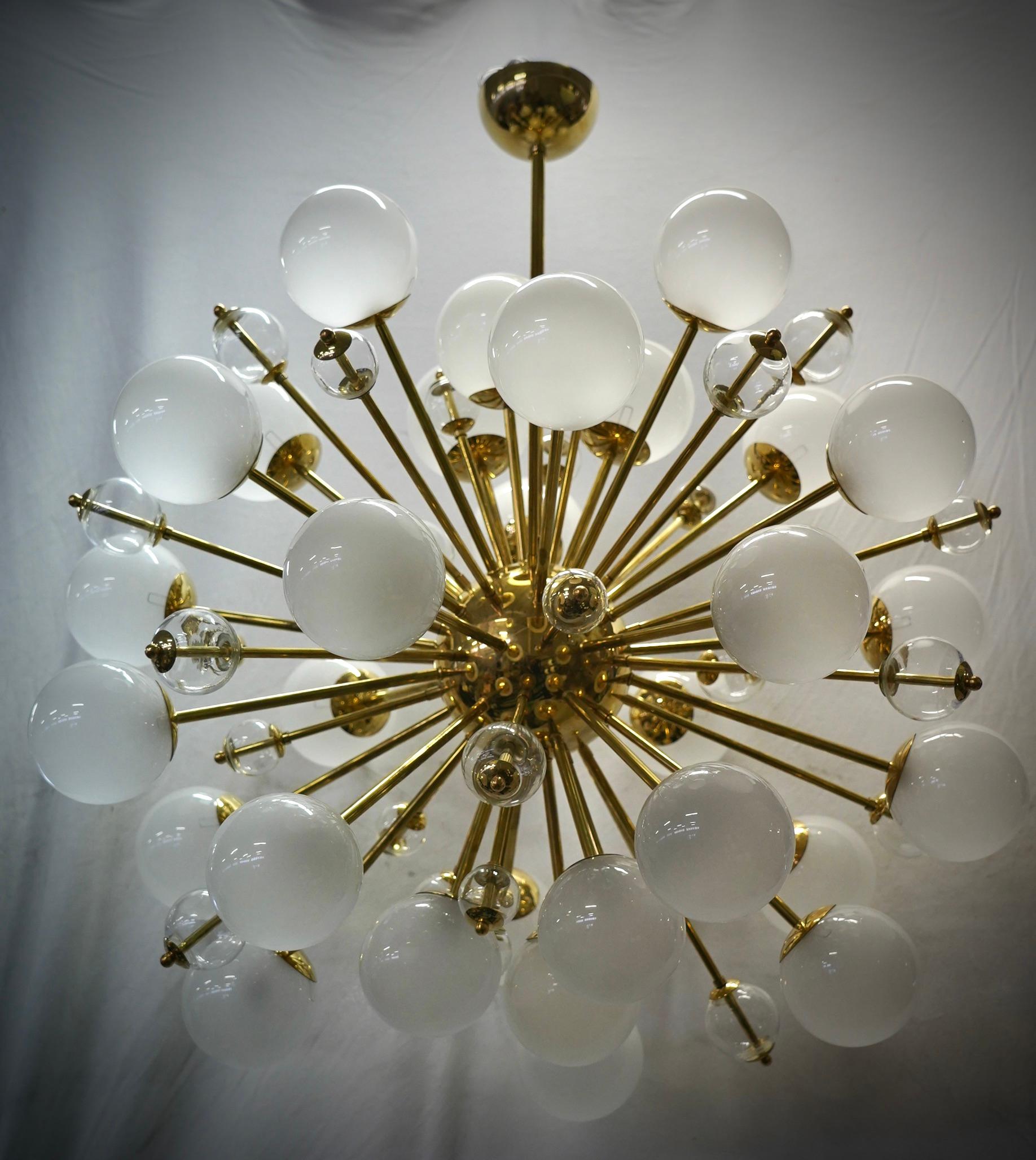 A fantastic spot of ice white color, amazing design due to its very particular shape of these glass spheres and for the fantastic brass rods. Very elegant, will furnish and decorate your whole room.

Structure completely in brass like a sputnik with