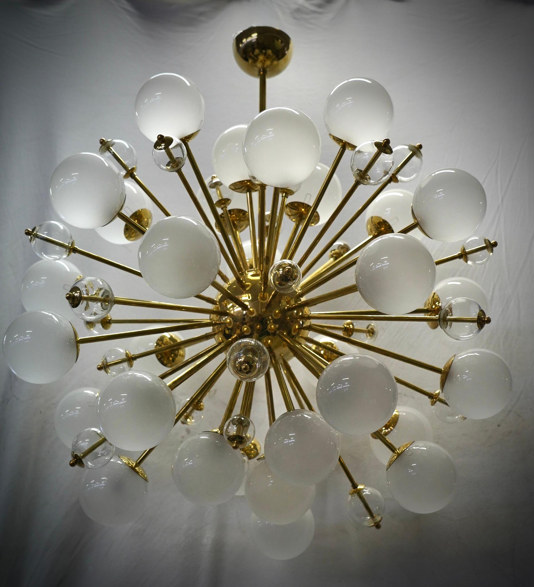 Midcentury Sputnik Spherical Glass and Brass Chandelier, 2000 In Good Condition For Sale In Rome, IT