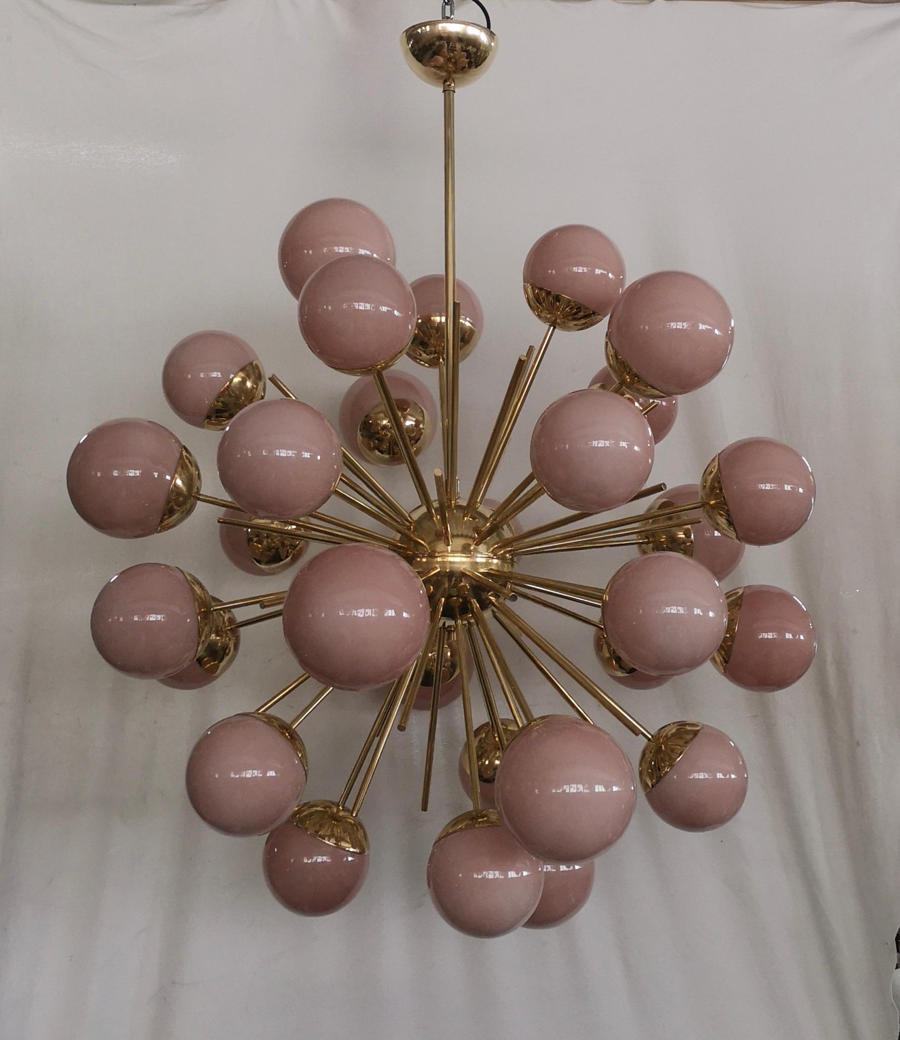 Italian Midcentury Sputnik Spherical Pink Glass and Brass Chandelier, 2000 For Sale