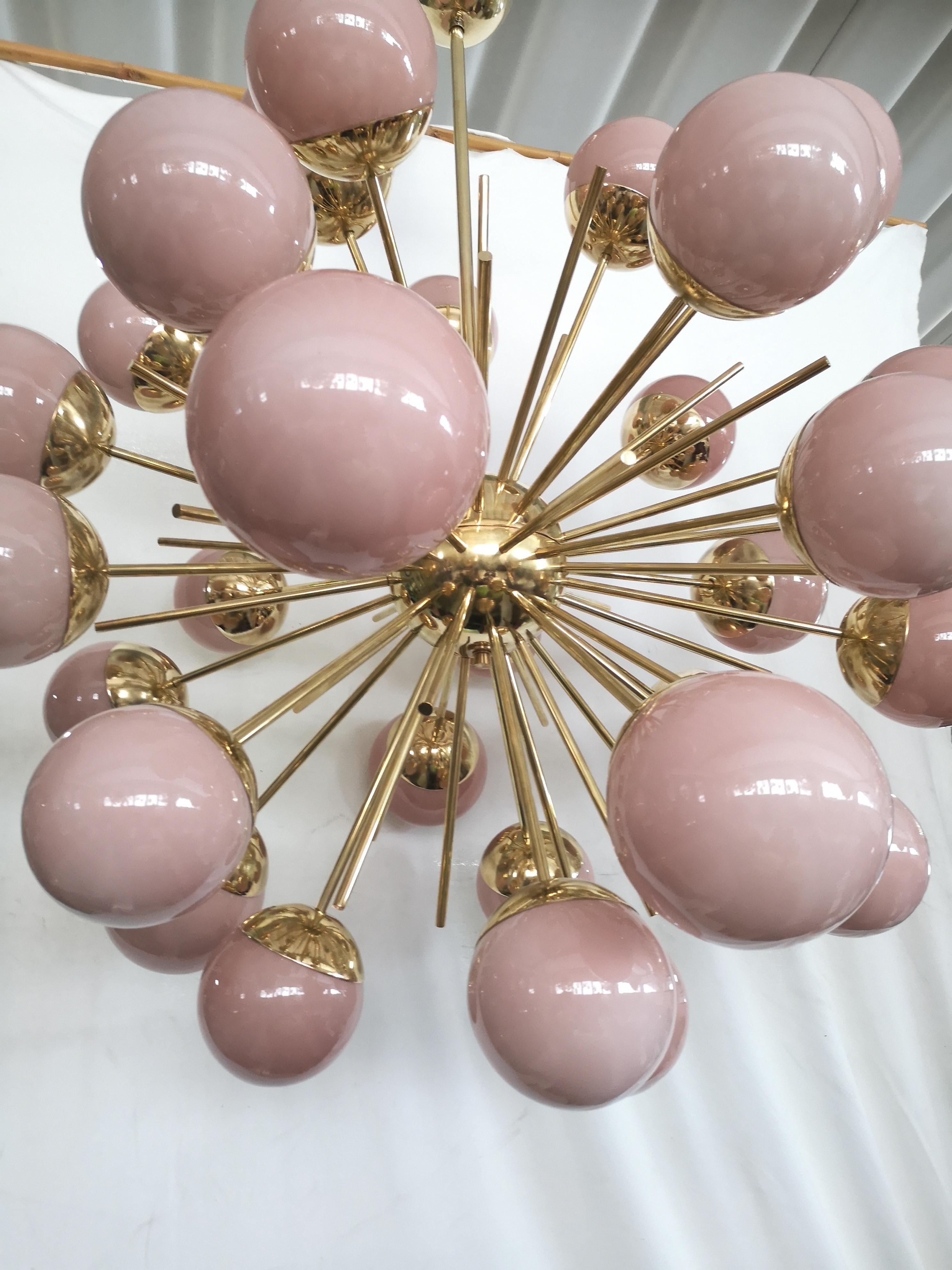 Midcentury Sputnik Spherical Pink Glass and Brass Chandelier, 2020 For Sale 1