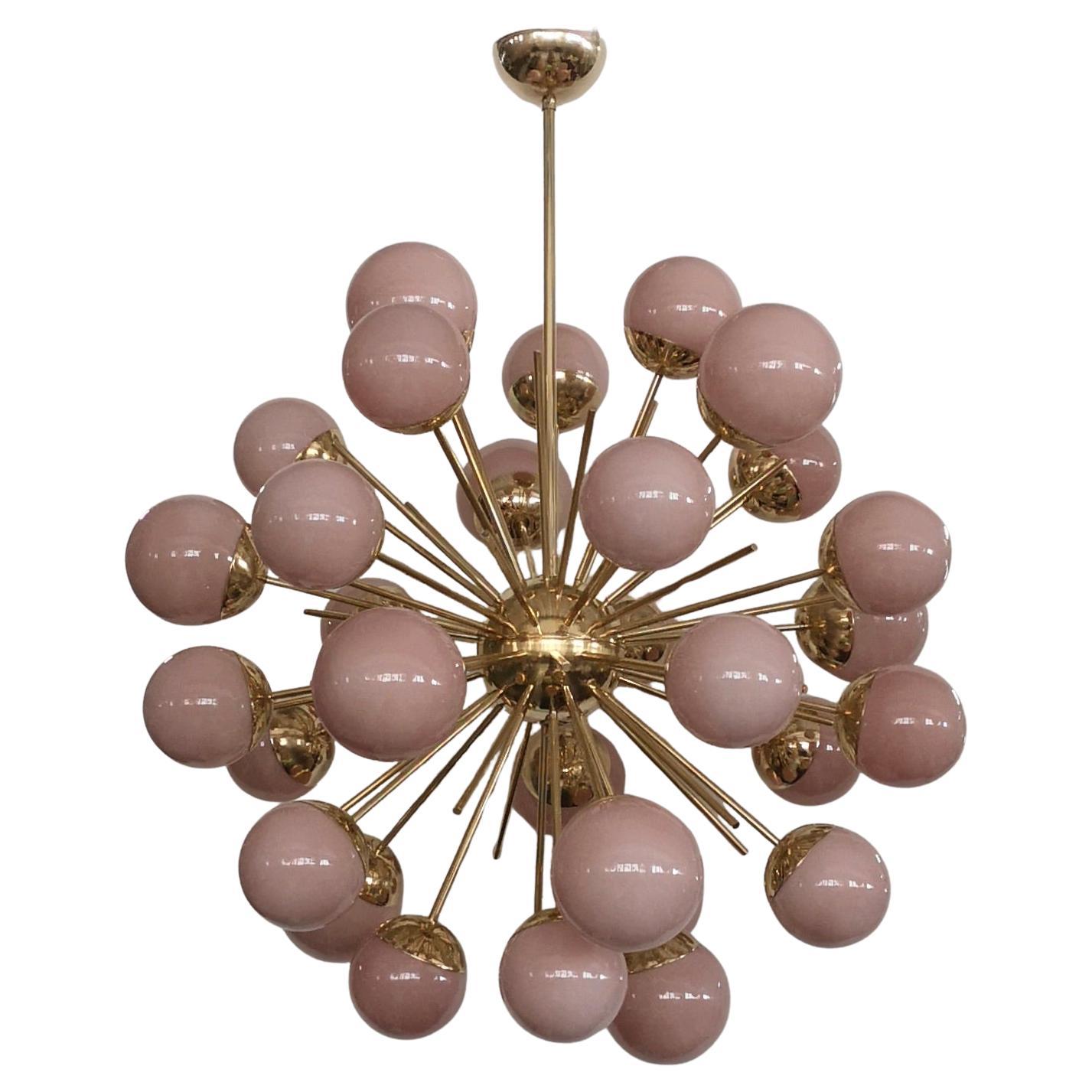 Lustre Spoutnik sphérique en verre rose et laiton du milieu du siècle dernier, 2020