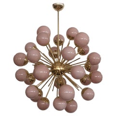 Lustre Spoutnik sphérique en verre rose et laiton du milieu du siècle dernier, 2020