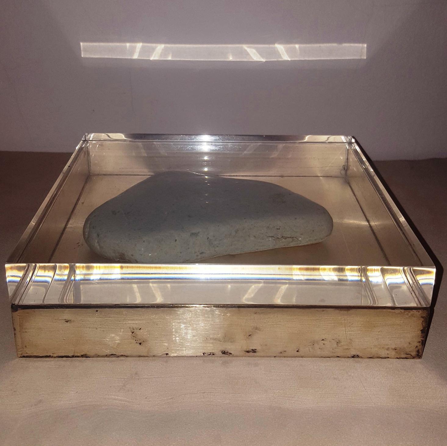 Fine square box in the style of Gabriella Crespi, with transparent perspex (plexiglass) cap on Alpacca base.
The perfectly transparent cap reflects the light if struck by it and fits perfectly in its seat.
The base in Alpacca has small signs of