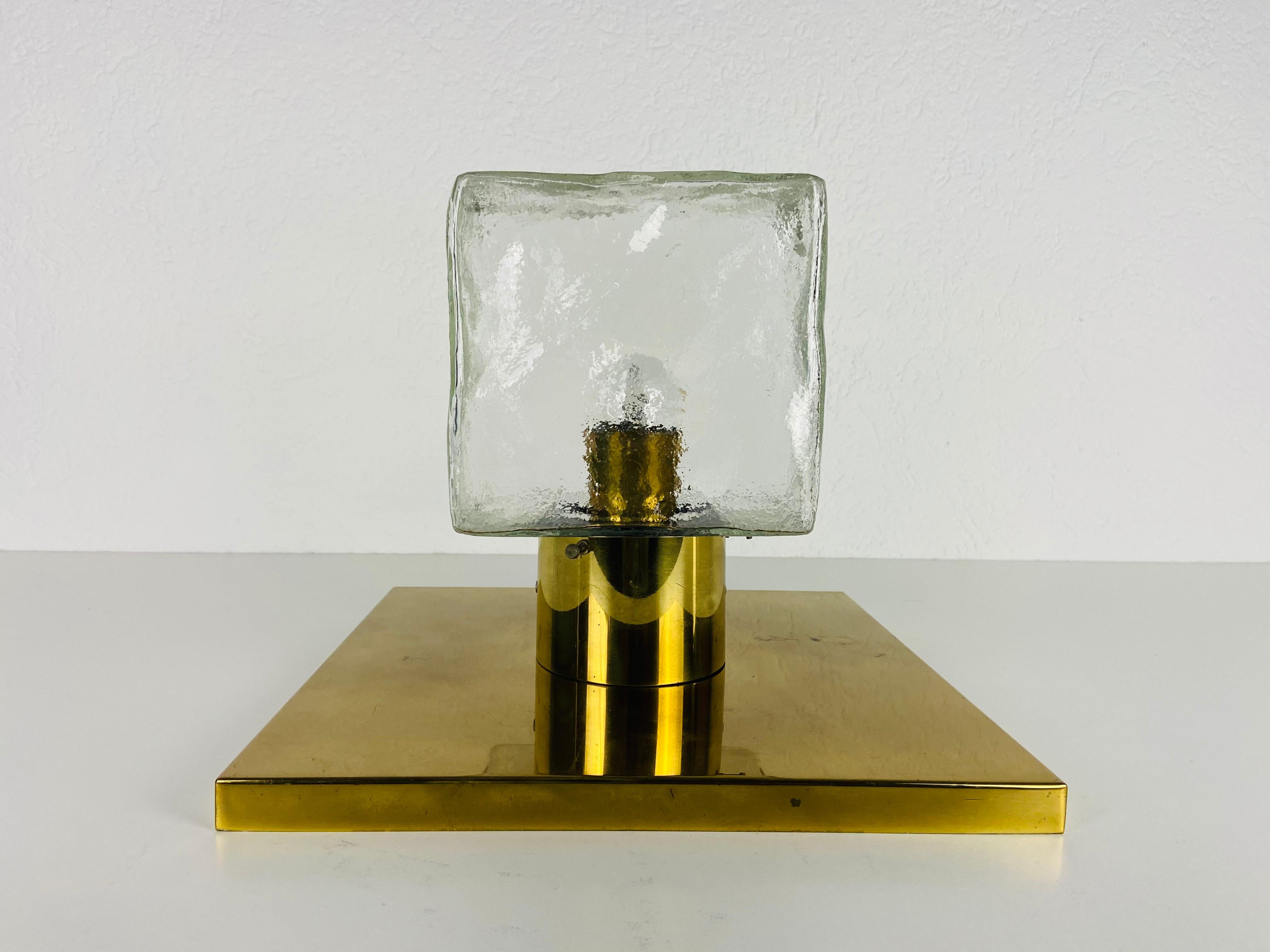 Mid-Century Modern flushmount by the Austrian brand Kalmar made in the 1960s years. Brass base with Murano glass shade.

The light requires one E27 (US E26) light bulb. Works with both 120/220 V. Very good vintage condition.

Free worldwide