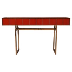 Consola cuadrada de mediados de siglo de cristal rojo y latón, 1980